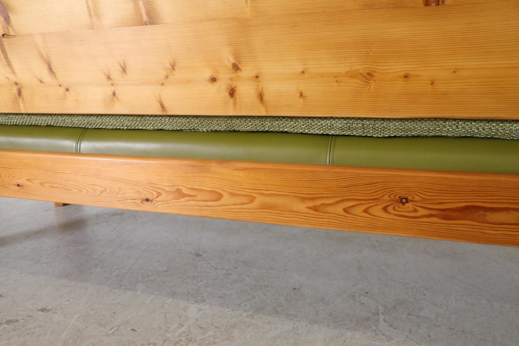 Ate van Apeldoorn Inspired Pine Bench with Green Cushions & Hand Carved Details For Sale 3