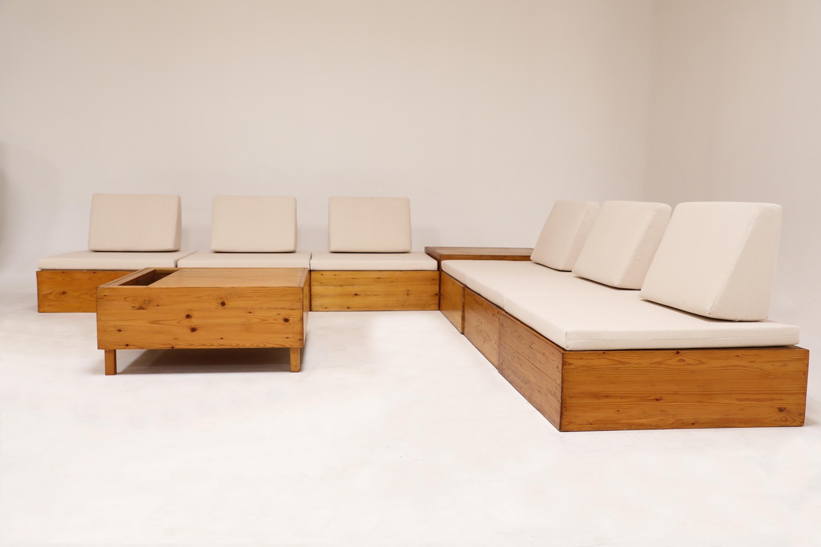 Ensemble de canapés sectionnels en pin d'inspiration Ate Van Apeldoorn avec nouveaux sièges en toile Bon état à Los Angeles, CA