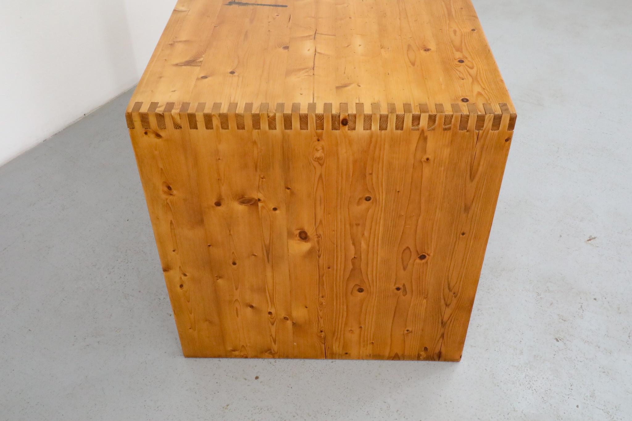 Ate Van Apeldoorn Table ou bureau de salle à manger en pin à cascade en vente 7