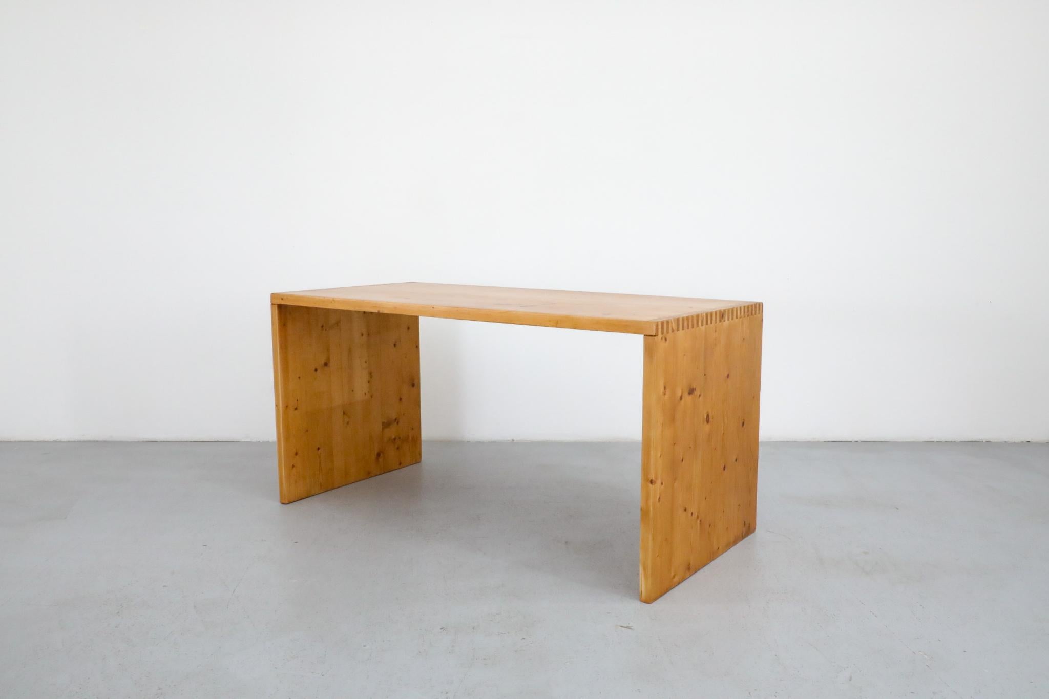 Mid-Century Modern Ate Van Apeldoorn Table ou bureau de salle à manger en pin à cascade en vente