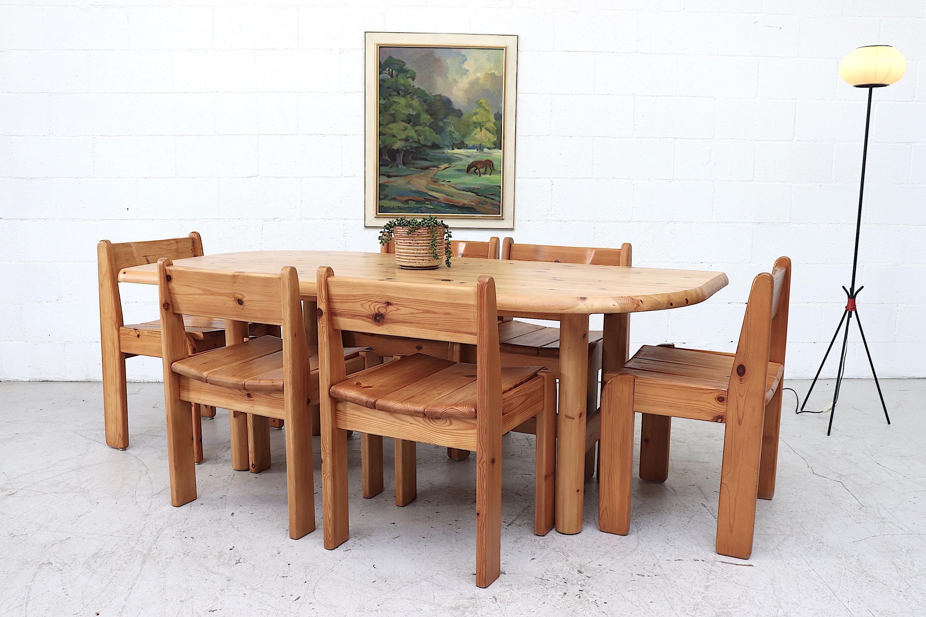 Impressive Ate Van Apeldoorn style pine dining table with alternating curved ends and round pine legs. A stylish dining table with character that comfortably seats 6. Lightly refinished with minor wear consistent with age and use. In original
