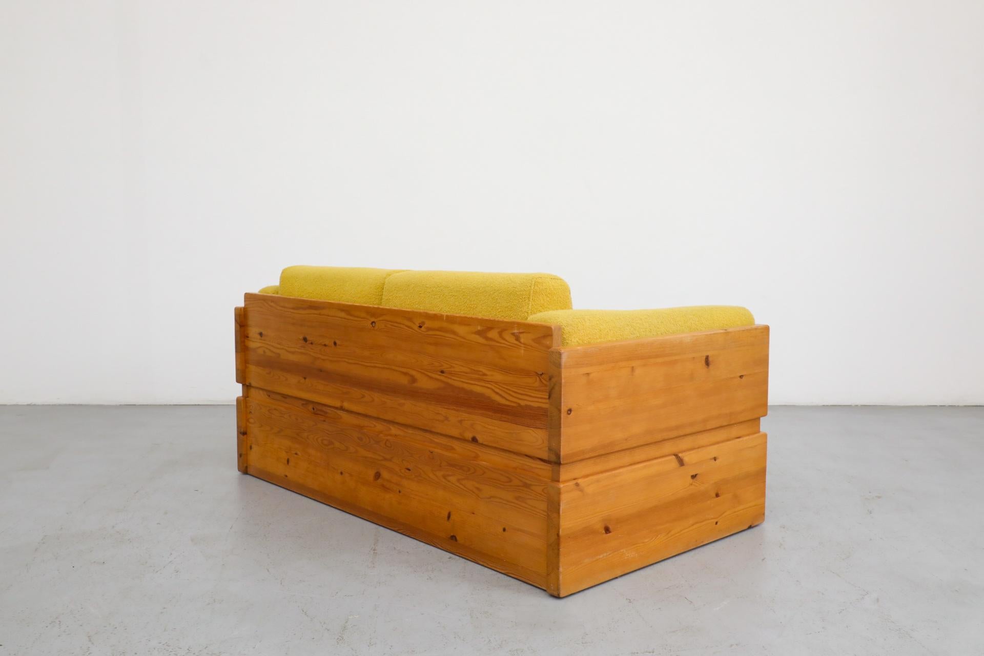 Fabric Ate van Apeldoorn Style Pine Framed Loveseat with Yellow Upholstered Cushions