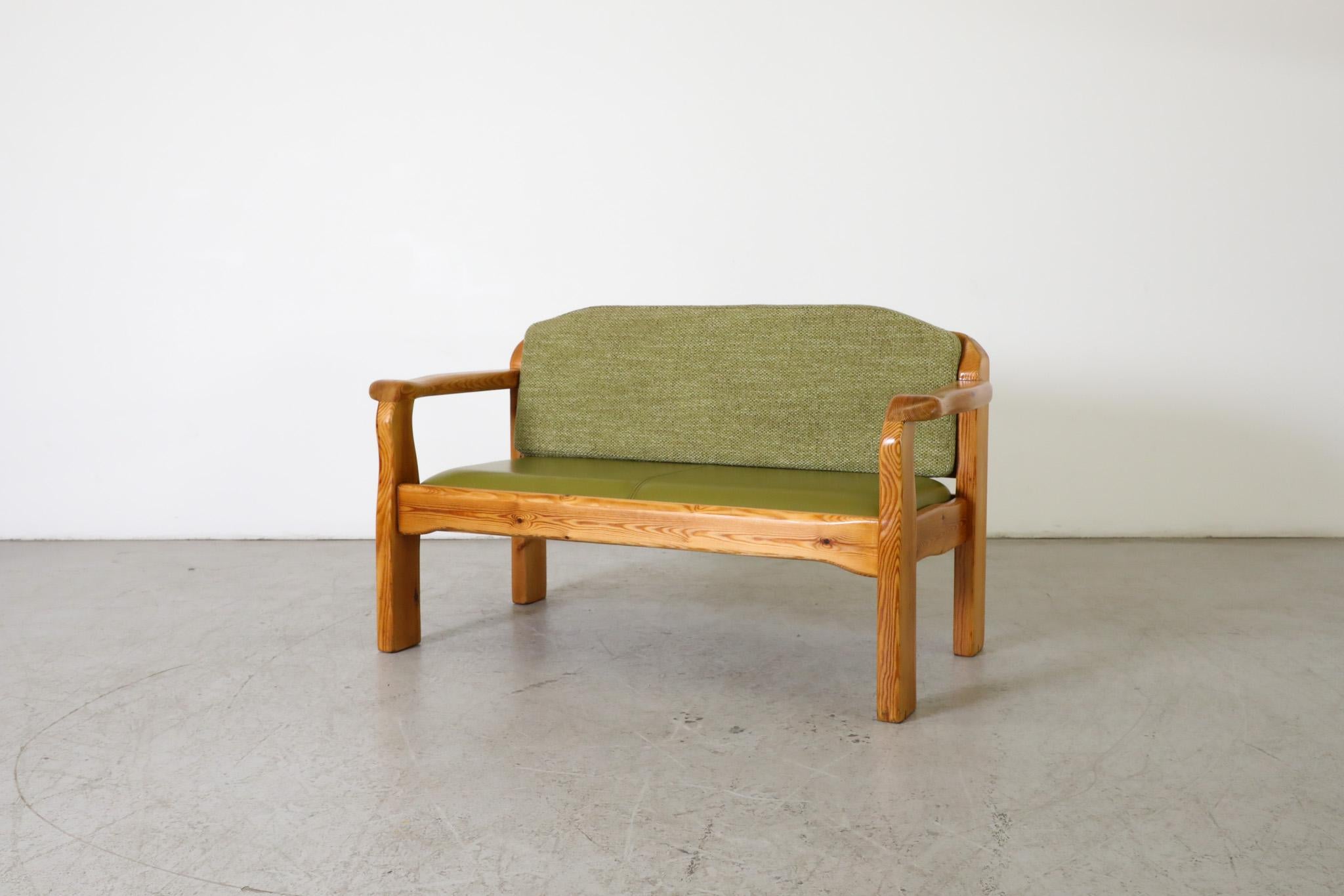 Ate van Apeldoorn Stil Kiefer Zwei Sitzbank mit grünen Kissen (Moderne der Mitte des Jahrhunderts) im Angebot