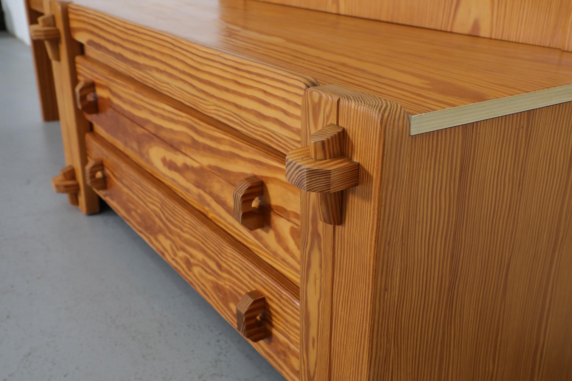 Ensemble de coiffeuses en pin de style Ate van Apeldoorn avec tiroirs, miroir mural et tabouret en vente 6
