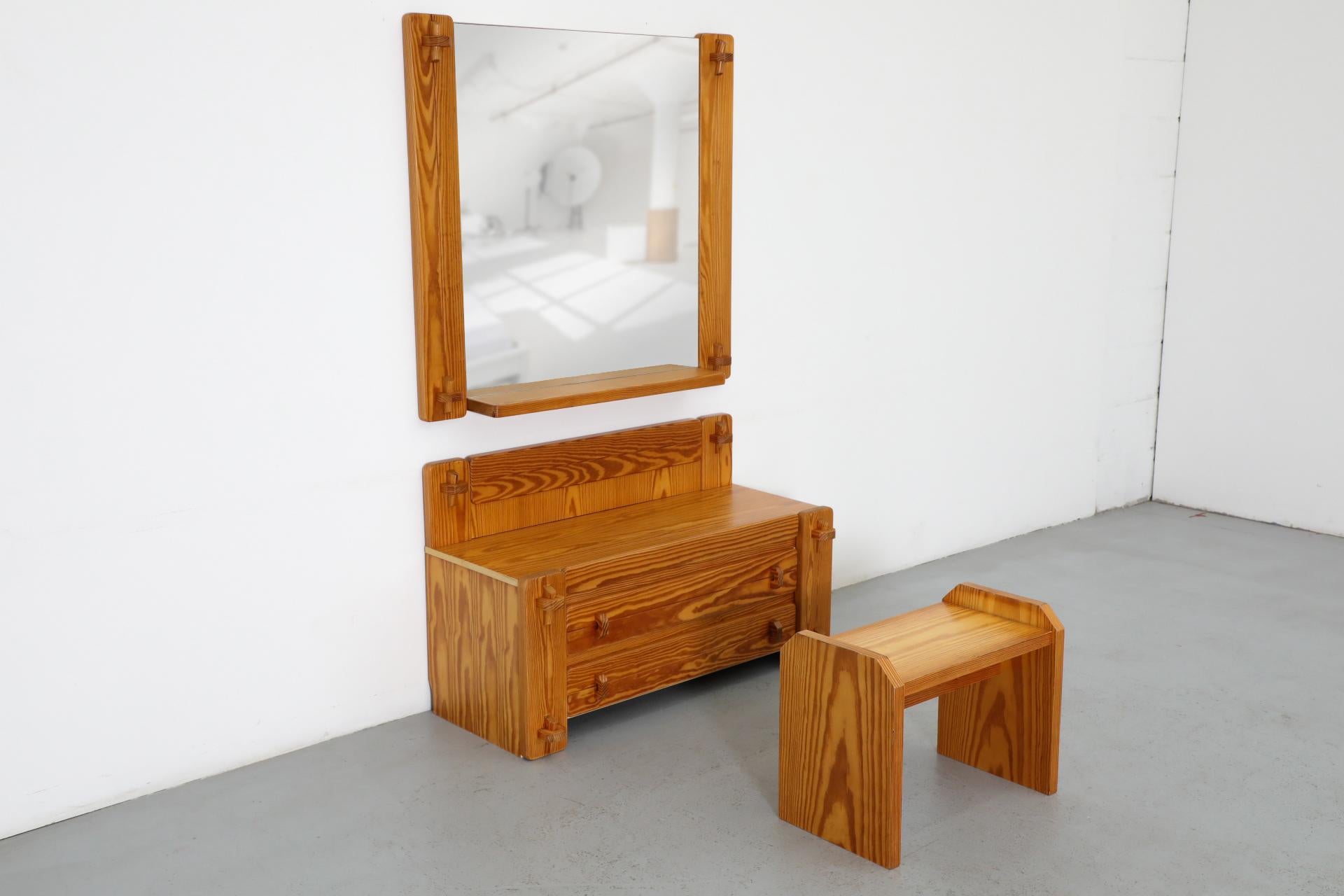 Néerlandais Ensemble de coiffeuses en pin de style Ate van Apeldoorn avec tiroirs, miroir mural et tabouret en vente
