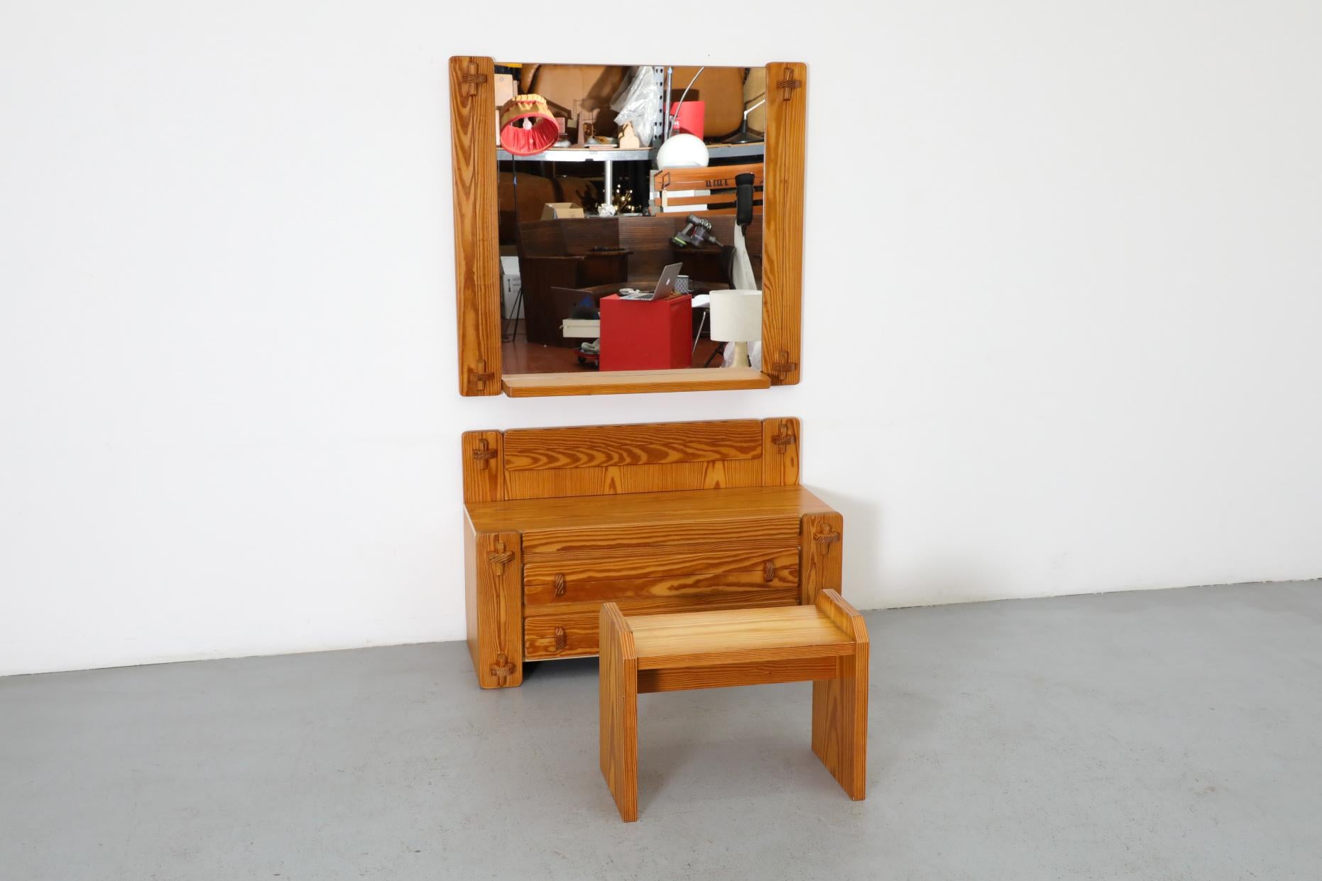 20ième siècle Ensemble de coiffeuses en pin de style Ate van Apeldoorn avec tiroirs, miroir mural et tabouret en vente