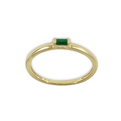 Atelier All Day, oro giallo 14 carati, anello da mignolo con smeraldo e anello "Midi".