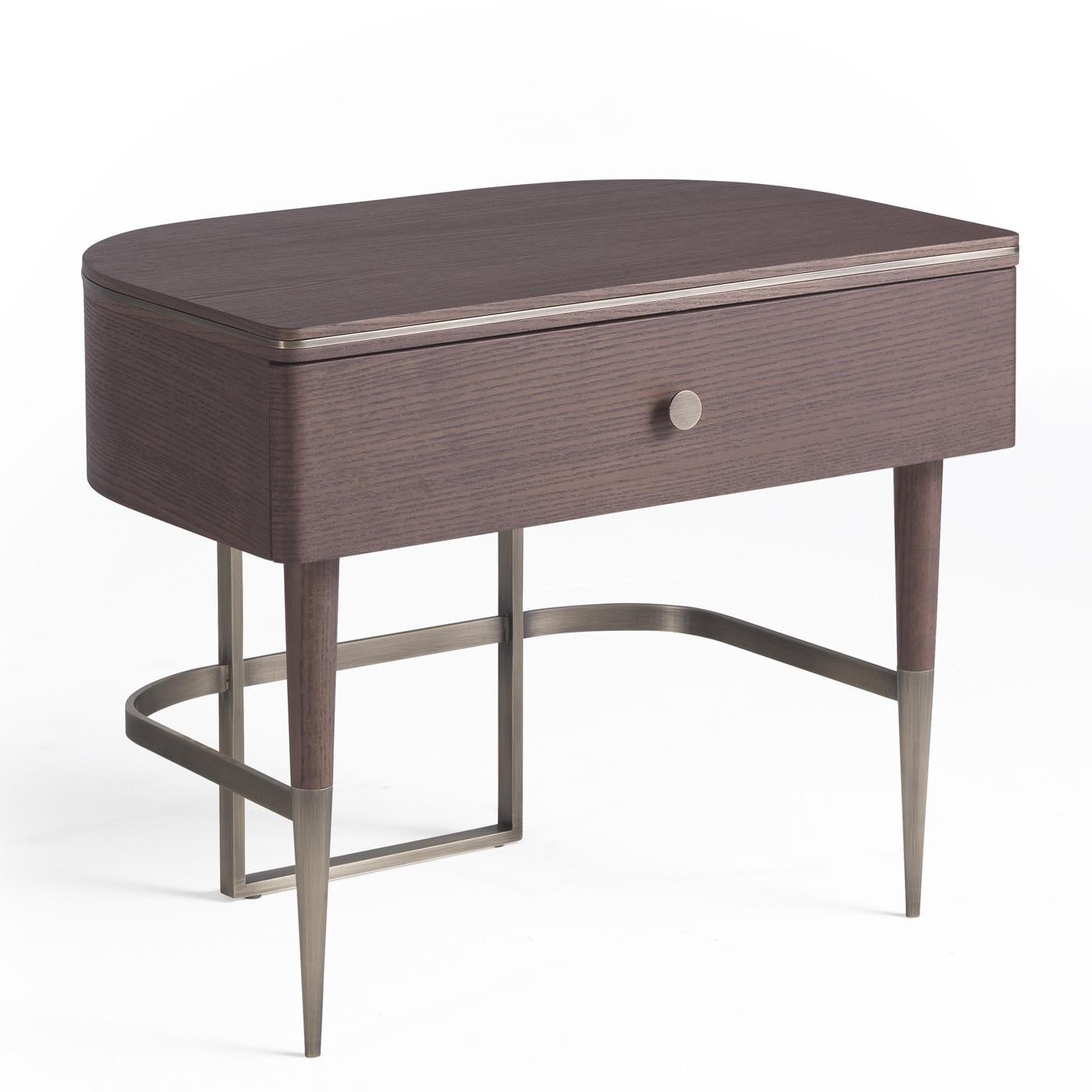 A splendid piece of Classic sophistication, this bedside table is entirely handcrafted of smoke-stained ashwood and is enriched with brushed brass details making up the feet and supporting structure. The legs measure 34.5 cm (total height 49.5