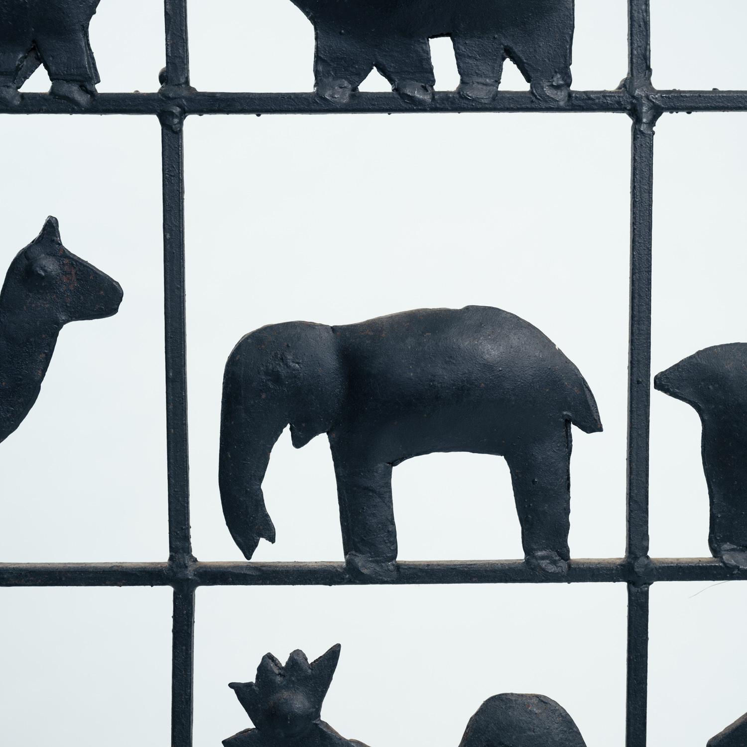 Atelier des Marolles Paravento Touret divisorio in ferro battuto con animali, anni '50 in vendita 5