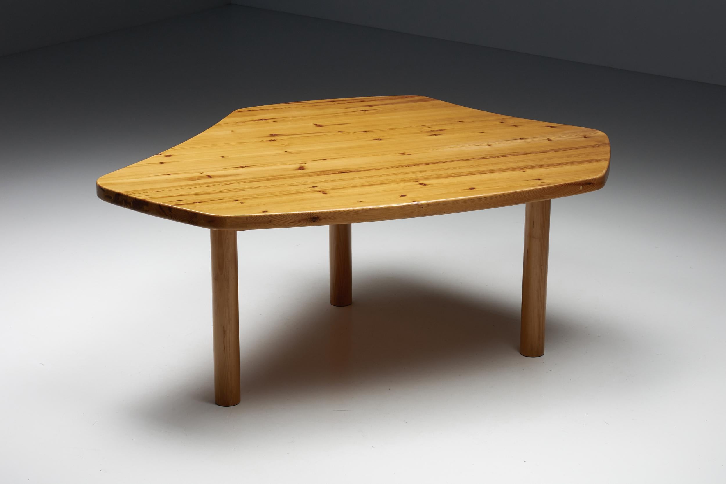 Atelier Franc, ais Perriand Les Arcs Style Dining Table, 1960's.

Wooden dining table made in France in the 1960s. The tabletop is curved very freely, it feels organic yet also geometrical. Can seat up to 5/6 people comfortably. The remarkable