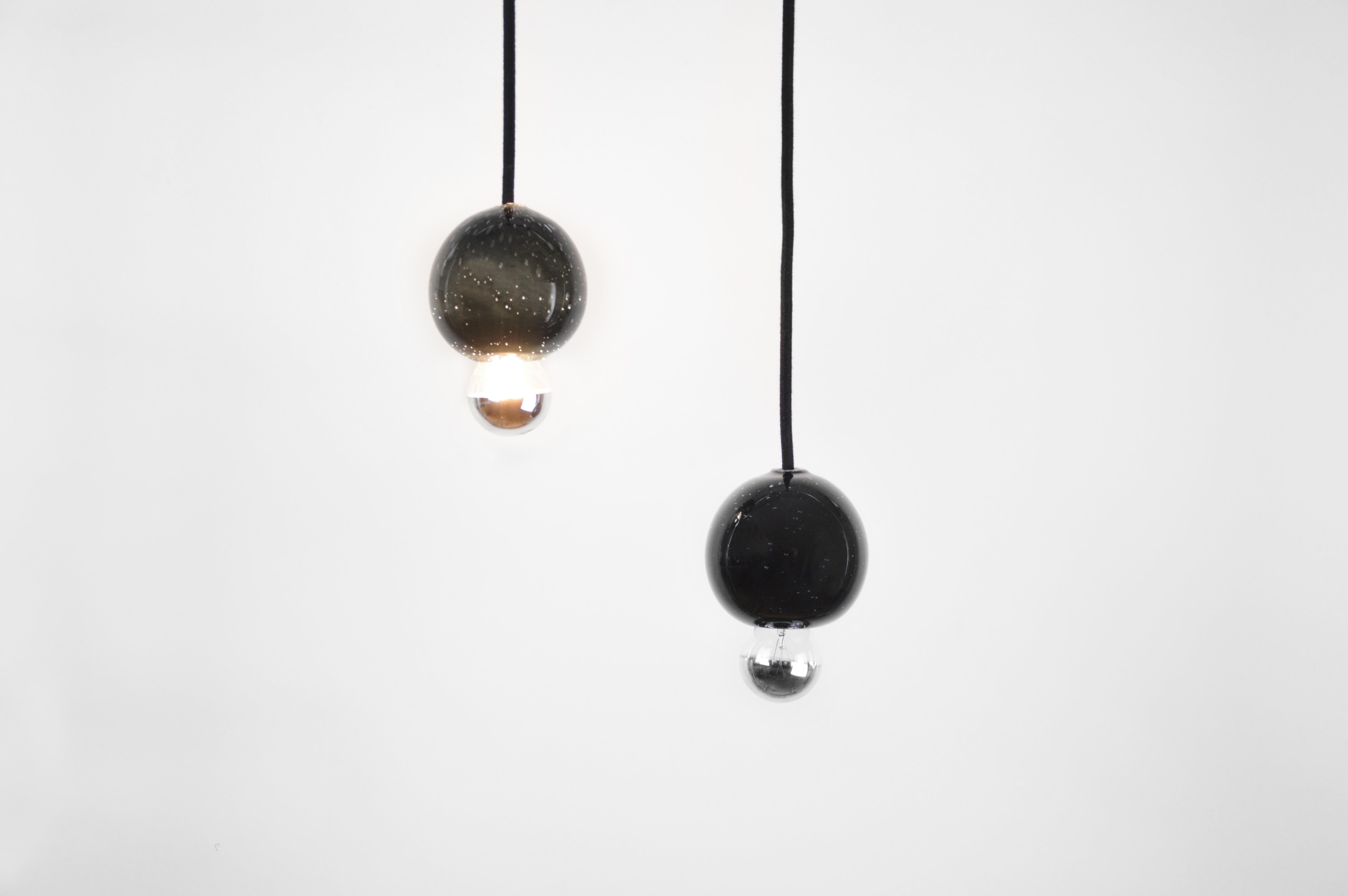 Astre Pendant light in Blown Glass - Atelier George In Excellent Condition For Sale In Paris, FR
