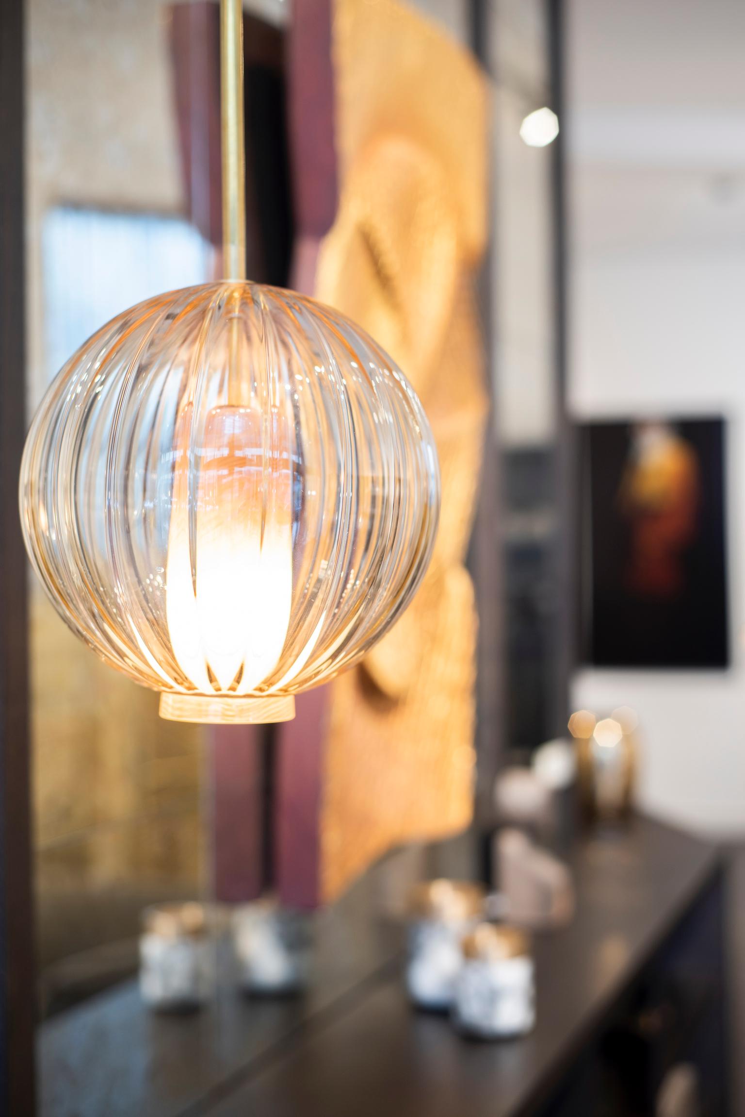 Minimaliste Lampe à suspension globe - Atelier George en vente