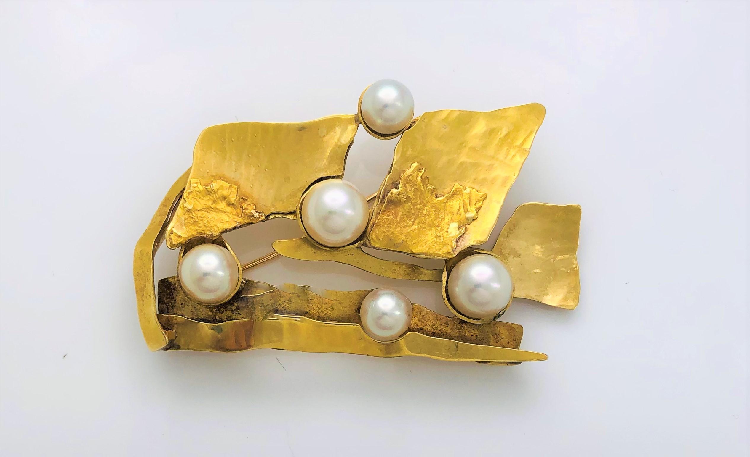 A wearable art piece!  This amazing design by Atelier Janiye is gorgeous!
Beautifully crafted design in 24 karat yellow and 18 karat yellow hammered gold.
5 total pearls.  2 approximately 8.5-9.0mm, 2 approximately 7.0-7.5mm and 1 approximately