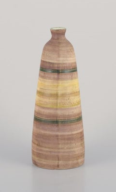 Atelier Le Belier, Vallauris, Frankreich. Eine einzigartige Keramikvase in polychromer Glasur.