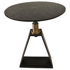 Mesa auxiliar Delta Atelier Linné de hierro puro y latón