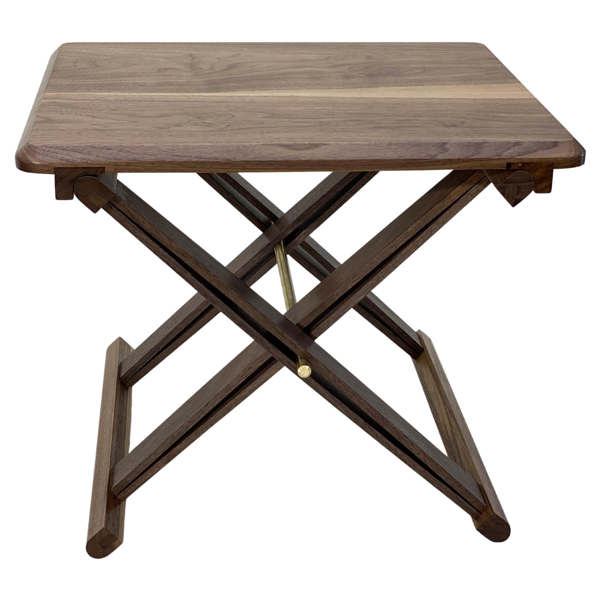 Table  plateau/table d'appoint de style campagne Atelier Luer avec base en forme de X et sangles en cuir en vente