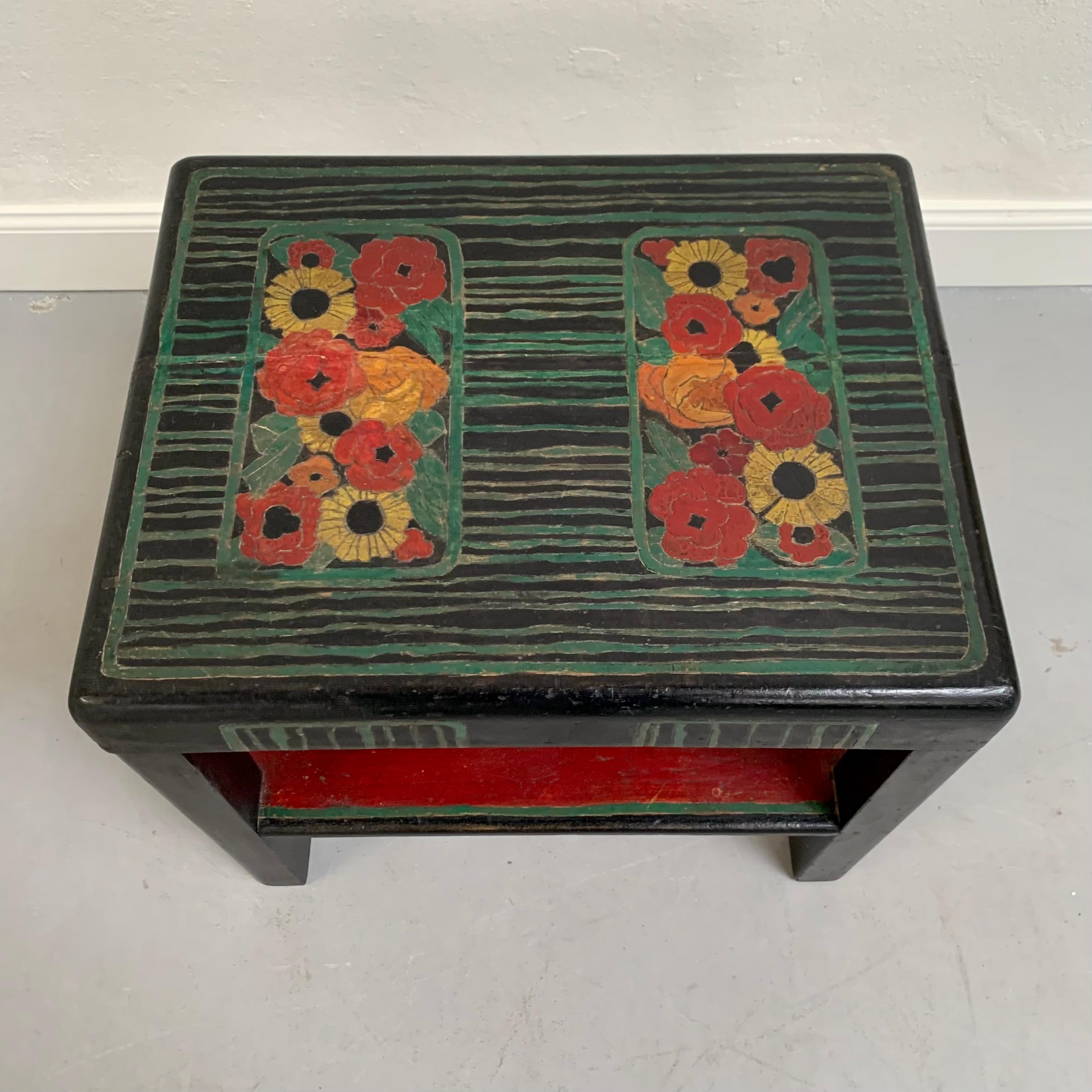 Français Atelier Martine Attributed Painted Wood Side Table, circa 1920, France. en vente