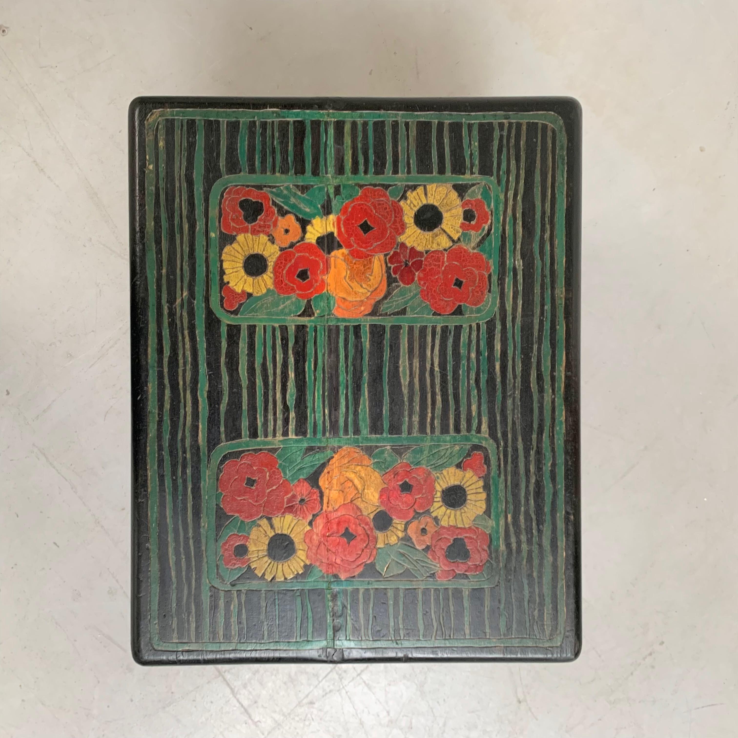 Bois Atelier Martine Attributed Painted Wood Side Table, circa 1920, France. en vente