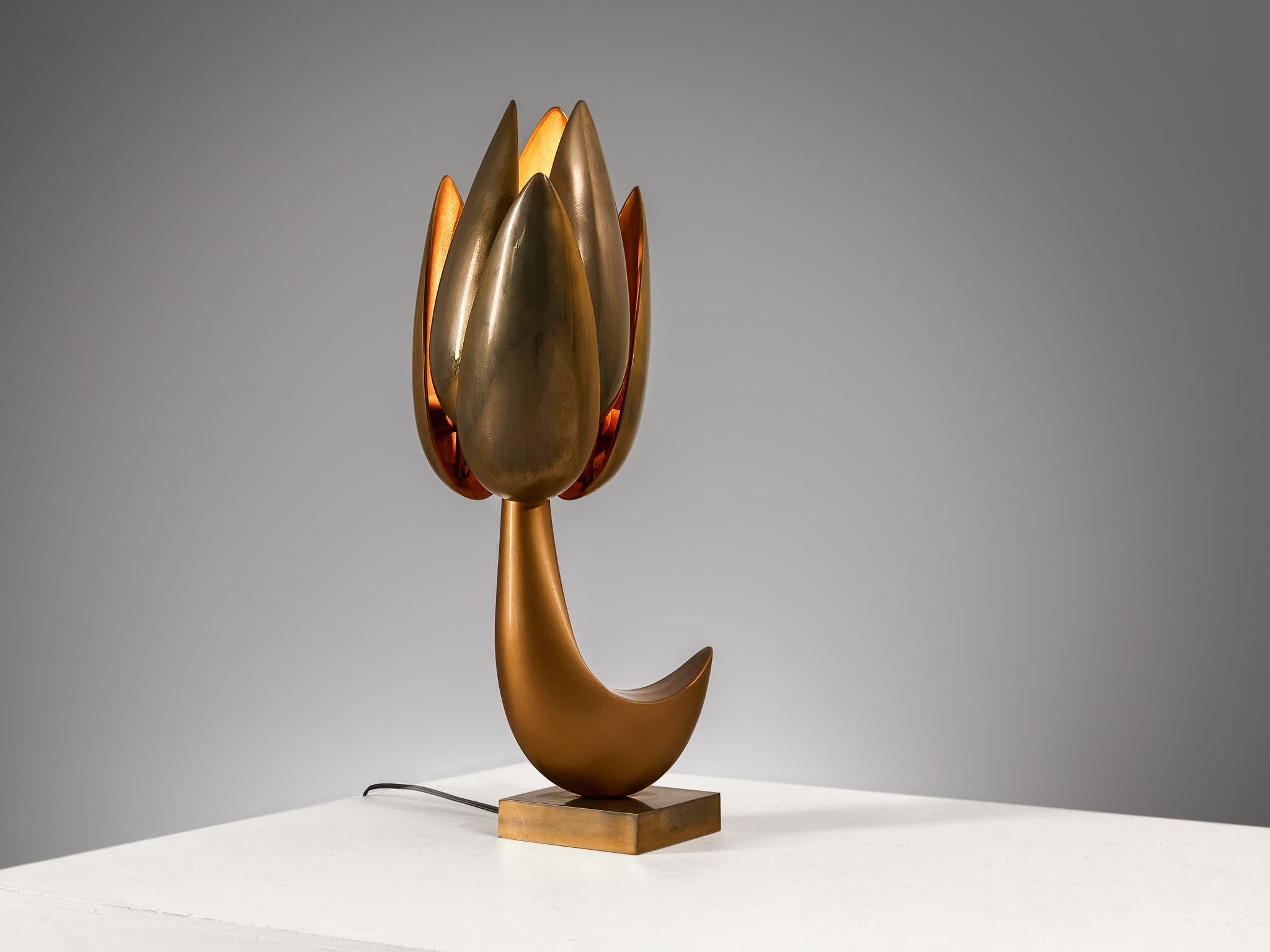 Atelier Michel Armand, 'Fleur' table lamp, brass, gold coloured anodised aluminium, Canada, 1970s

This sculptural lamp is crafted by Atelier Michel Armand. Its abstract form is that of a flower, or more specifically, a tulip, meticulously crafted