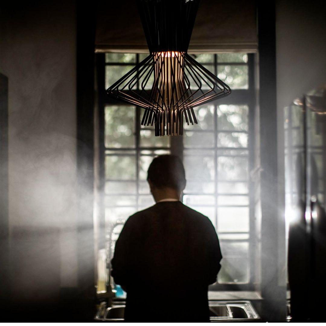 Atelier Oi ‘Allegretto Ritmico’ chandelier lamp in graphite for Foscarini

Designed by Atelier Oi and produced by Foscarini, the Italian lighting firm founded in Venice on the legendary island of Murano, where generations of master craftsman have