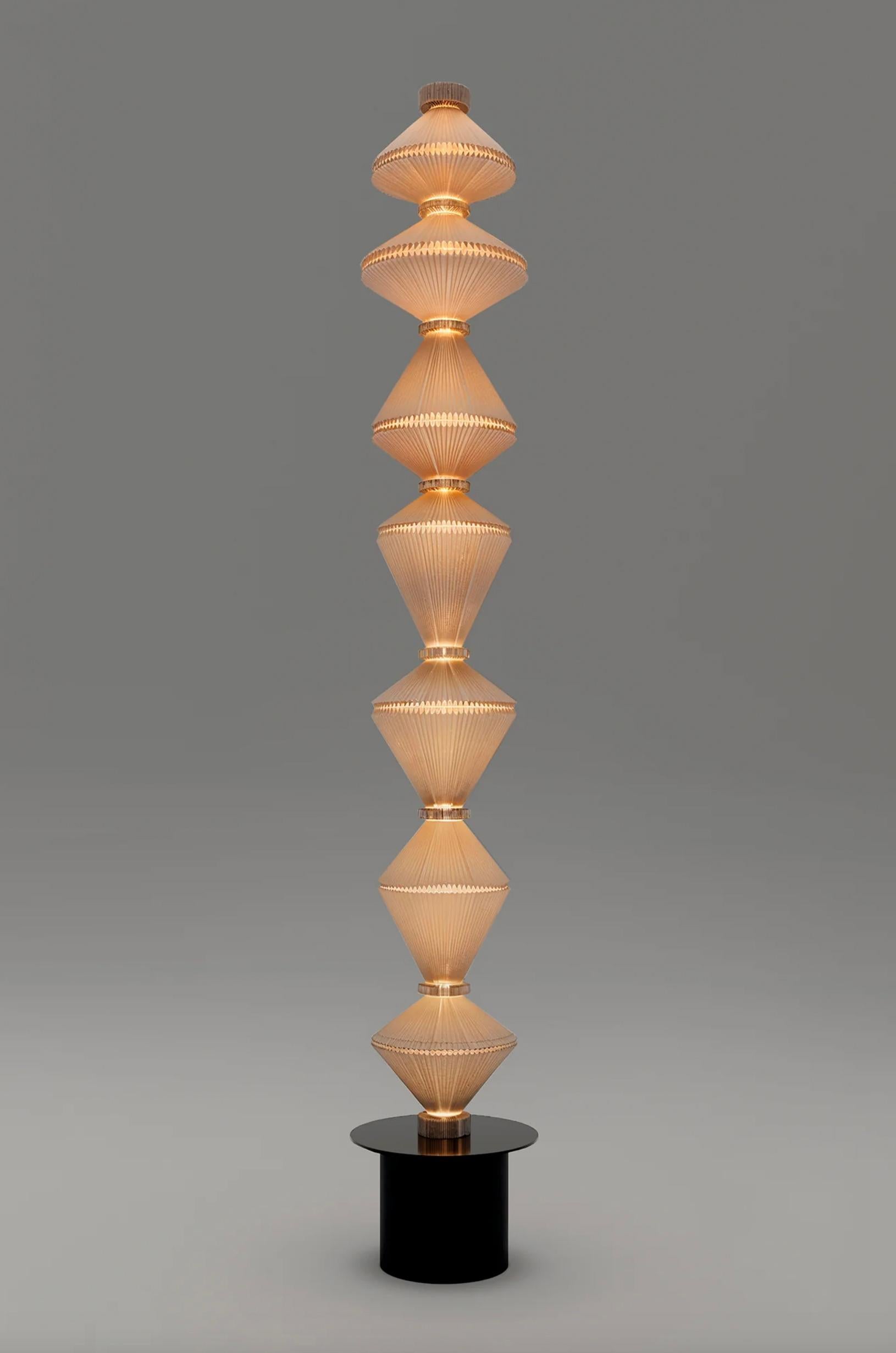 Lámpara de pie Atelier Oï Oïphorique P Gr Para Parachilna

Oïphorique presenta un elegante difusor textil. Después de encender la luz despiertas el alma, todo empieza a moverse en un movimiento hipnotizador. 

Detalles del producto
Difusor