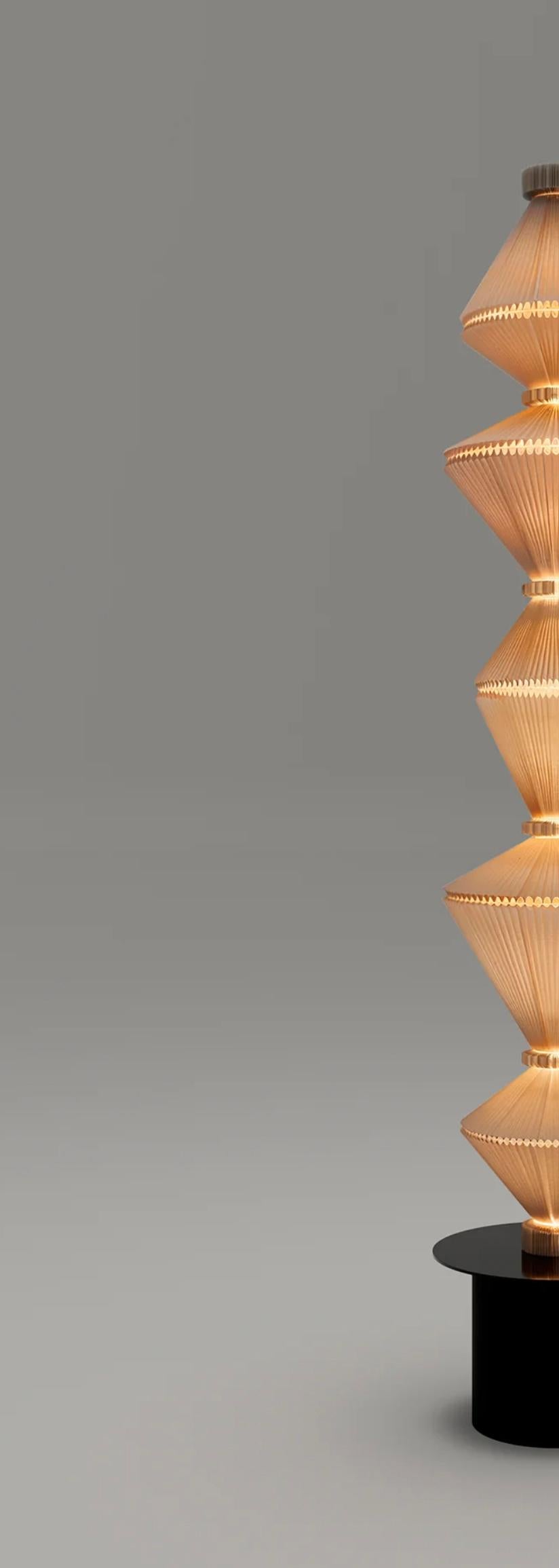 Lámpara de pie Atelier Oï Oïphorique P Pe Para Parachilna Siglo XXI y contemporáneo en venta