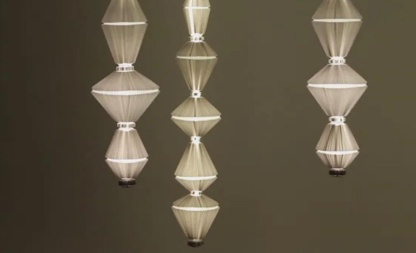 Mid-Century moderno Atelier Oï Oïphorique Set di quattro lampade a sospensione T Pe Per Parachilna in vendita