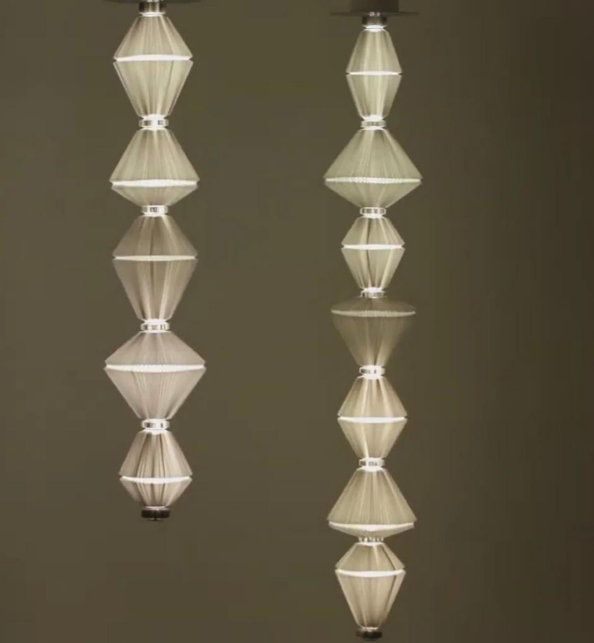 XXI secolo e contemporaneo Atelier Oï Oïphorique Set di quattro lampade a sospensione T Pe Per Parachilna in vendita