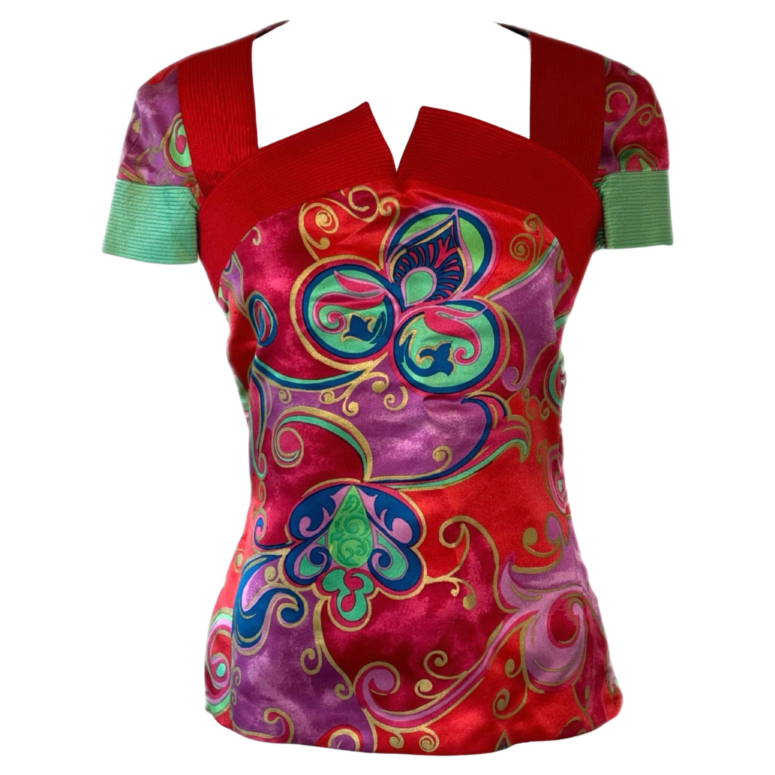 Atelier Versace
c. 90/91
Vintage By
100% Seide
Lebendig bedruckte Bluse
Riesiger megalanger Seitenreißverschluss
Größe fehlt, aber enge Armlöcher, siehe Maße unten
Toller Vintage-Zustand, leichte Gebrauchsspuren
Maße in Inches, flach liegend: Grube