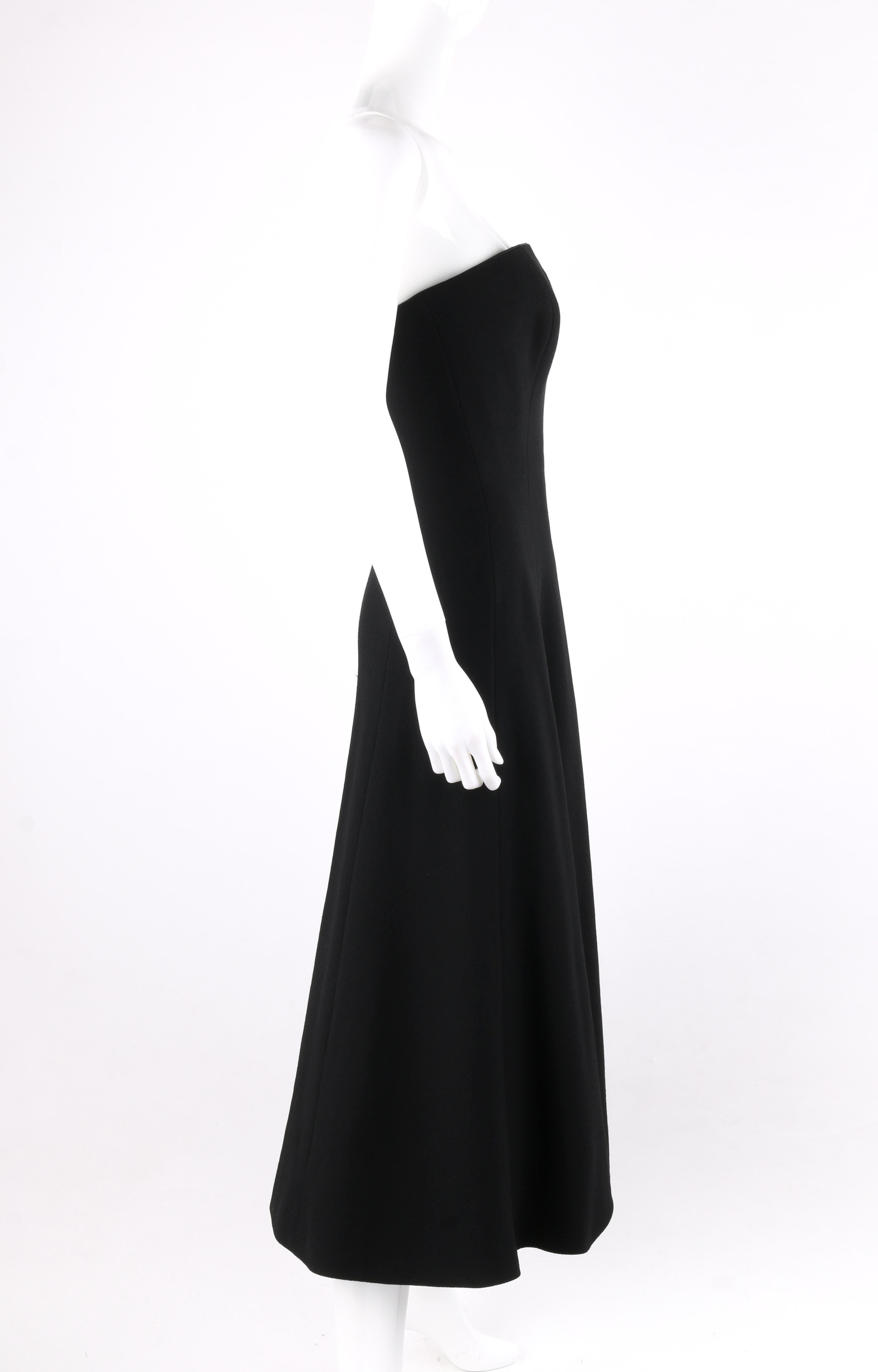Noir ATELIER VERSACE Robe noire sans bretelles à décolleté trapèze et fendue sur le devant, 1999 en vente