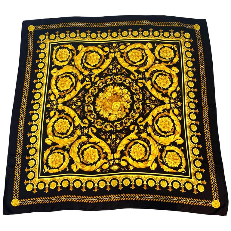 knijpen vreemd spreiding Atelier Versace Black and Gold Baroque Print Silk Twill Scarf at 1stDibs | versace  scarf black, versace black scarf