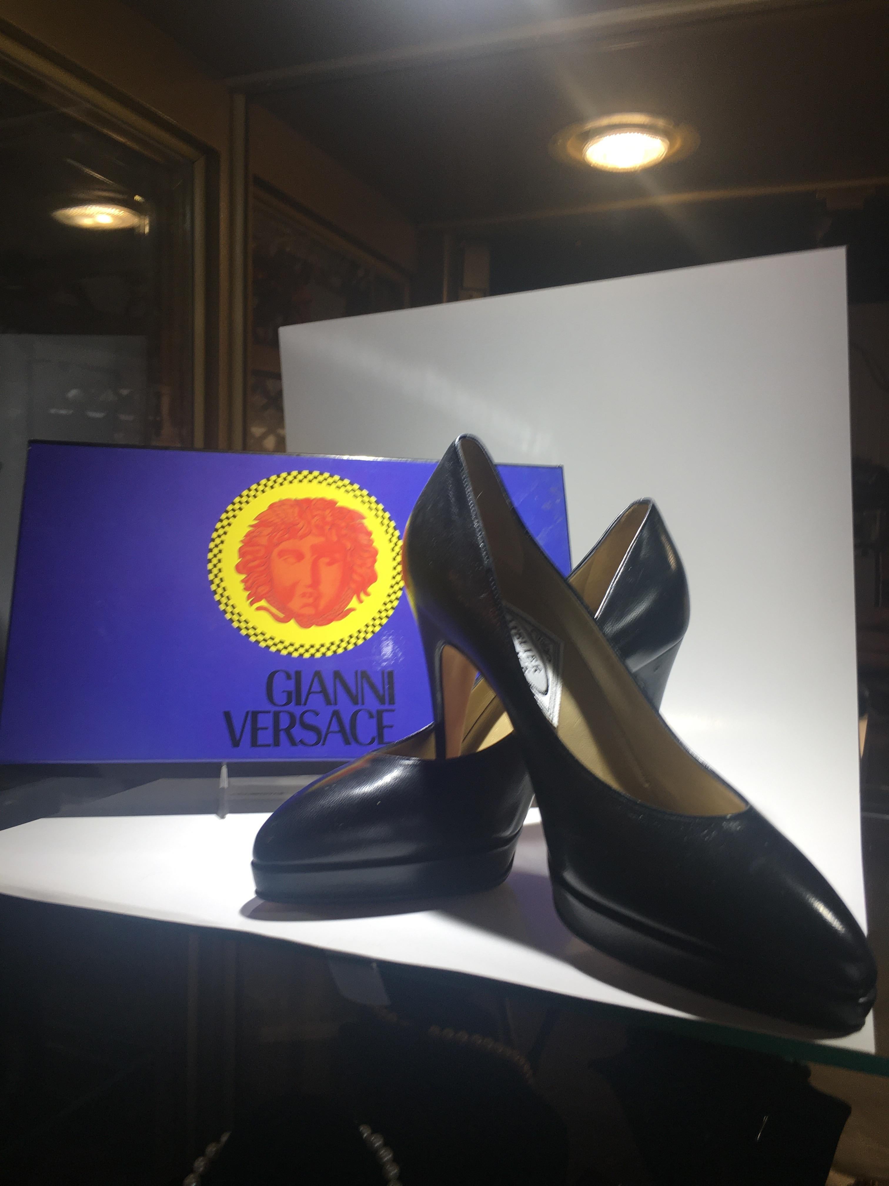 Atelier Versace Black Leather High Heels, Never Worn Size 7 In New Condition In Buchanan, MI