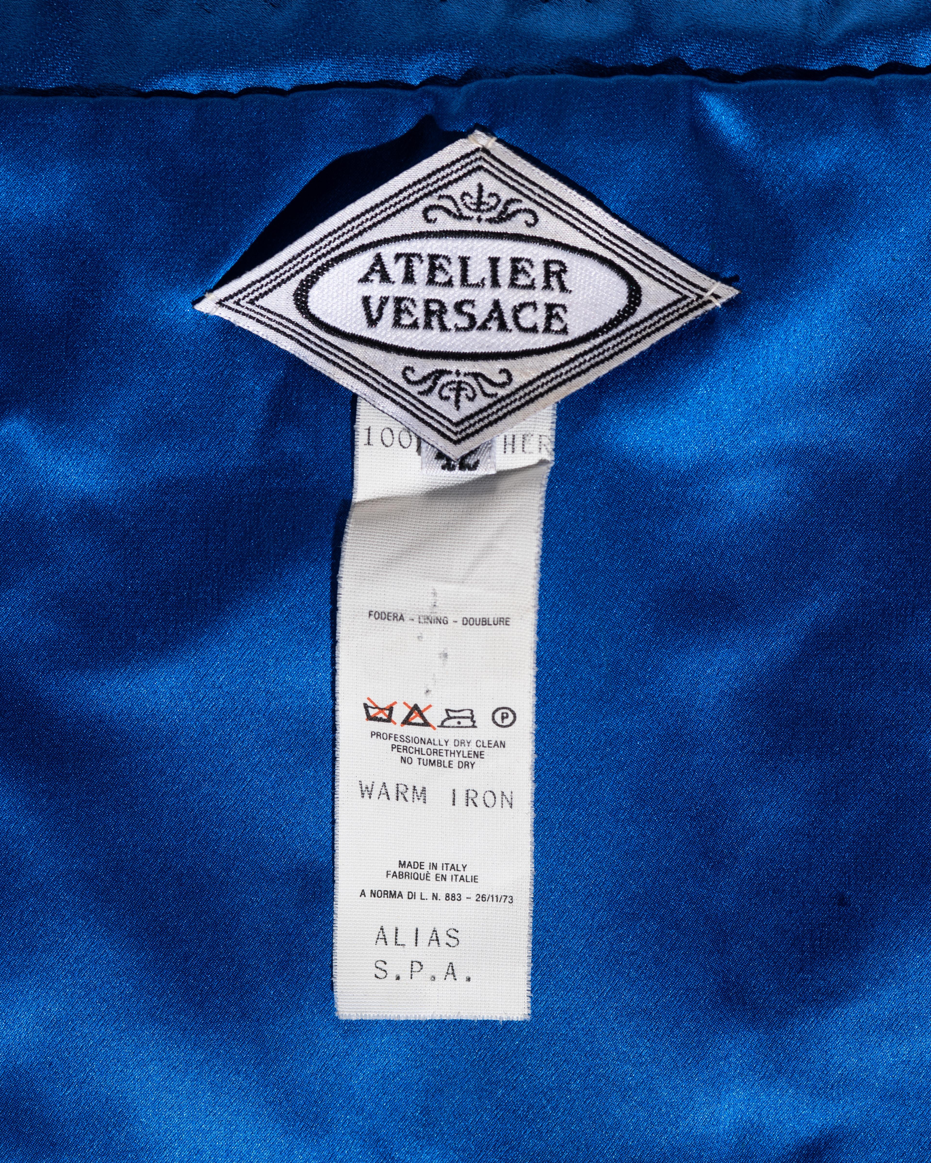 Atelier Versace Schwarzes trägerloses verziertes Minikleid aus Leder, fw 1997 im Angebot 9