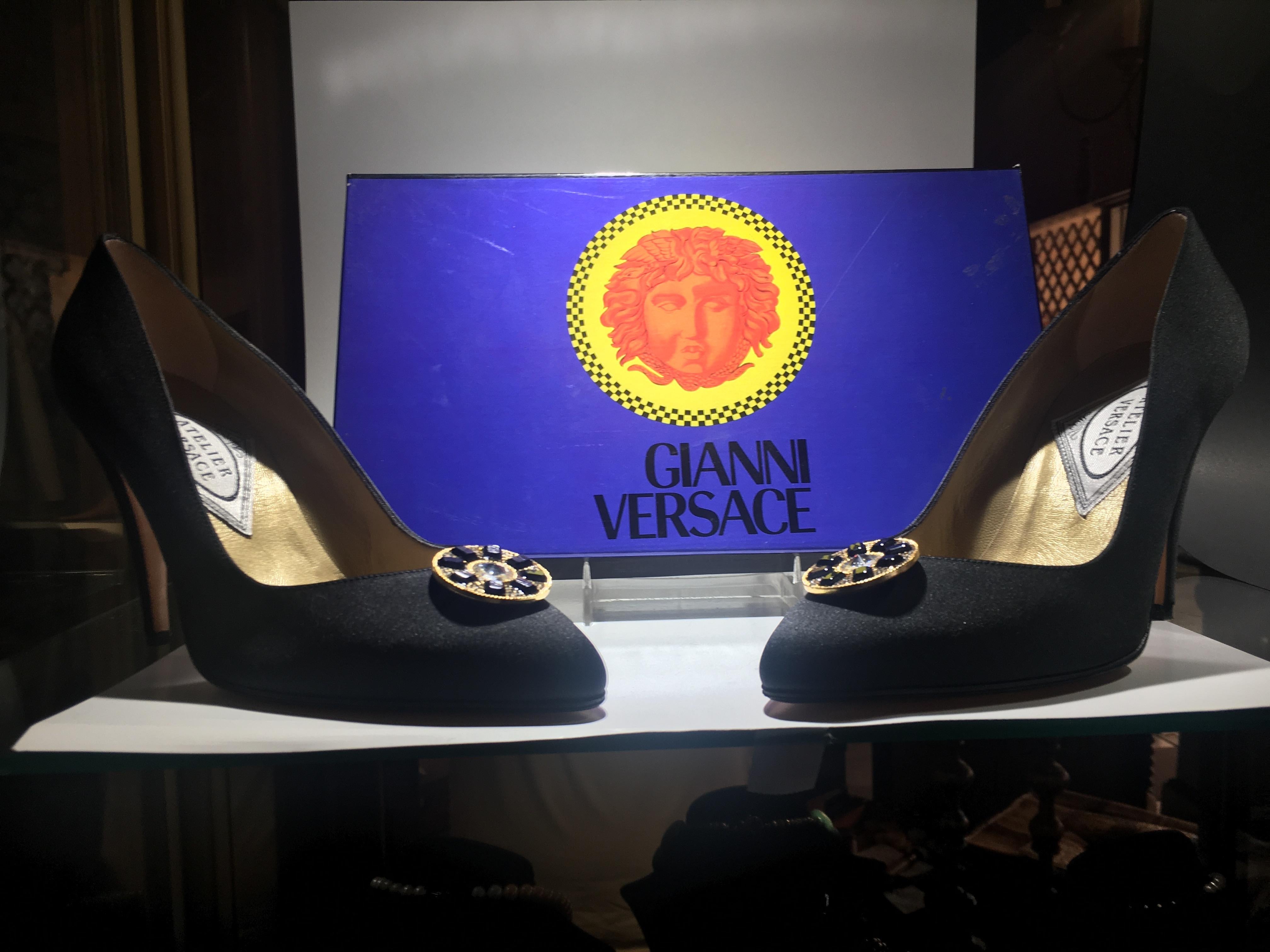Atelier Versace Black Satin High Heels, Never Worn Size 7 In New Condition For Sale In Buchanan, MI