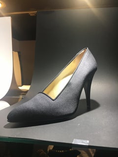 Atelier Versace, scarpe da ginnastica in raso nero, mai indossate, taglia 7