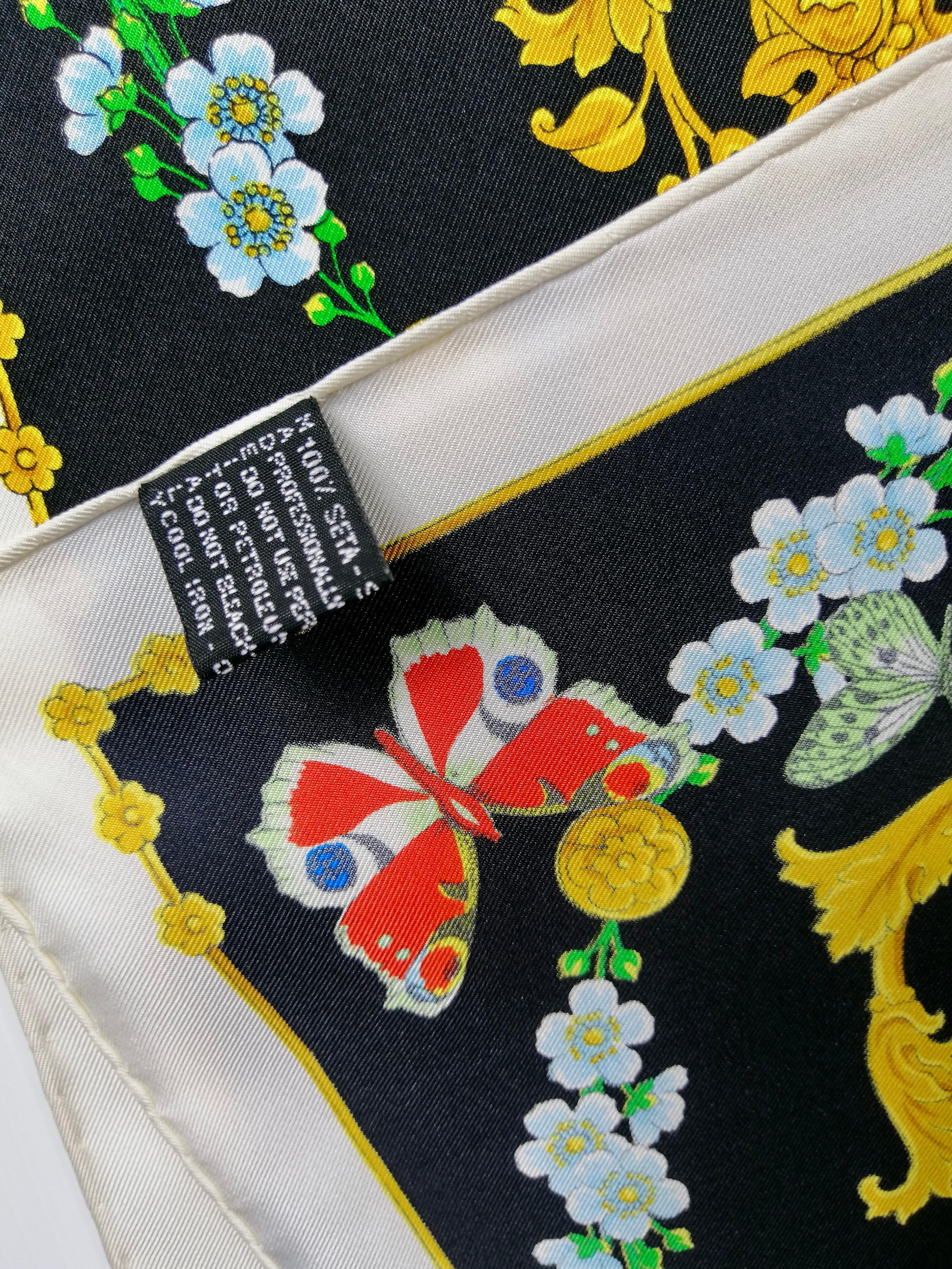 Atelier Versace sciarpa di seta con farfalla Primavera/Estate 1995 in vendita 3