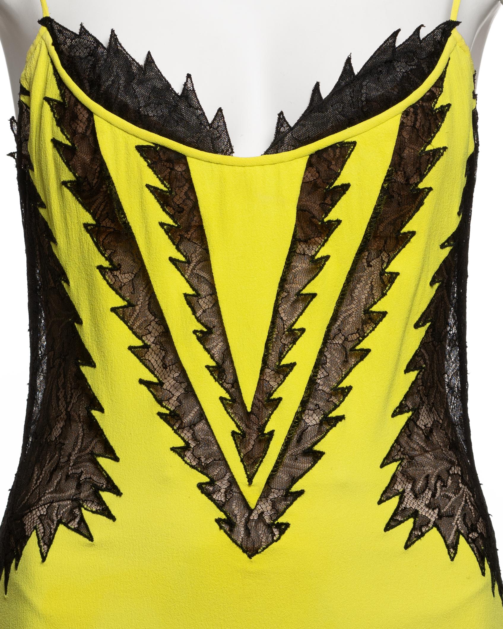 De las mujeres Mini Vestido Atelier Versace Couture de Seda Chartreuse y Encaje Negro, c. 2002 en venta