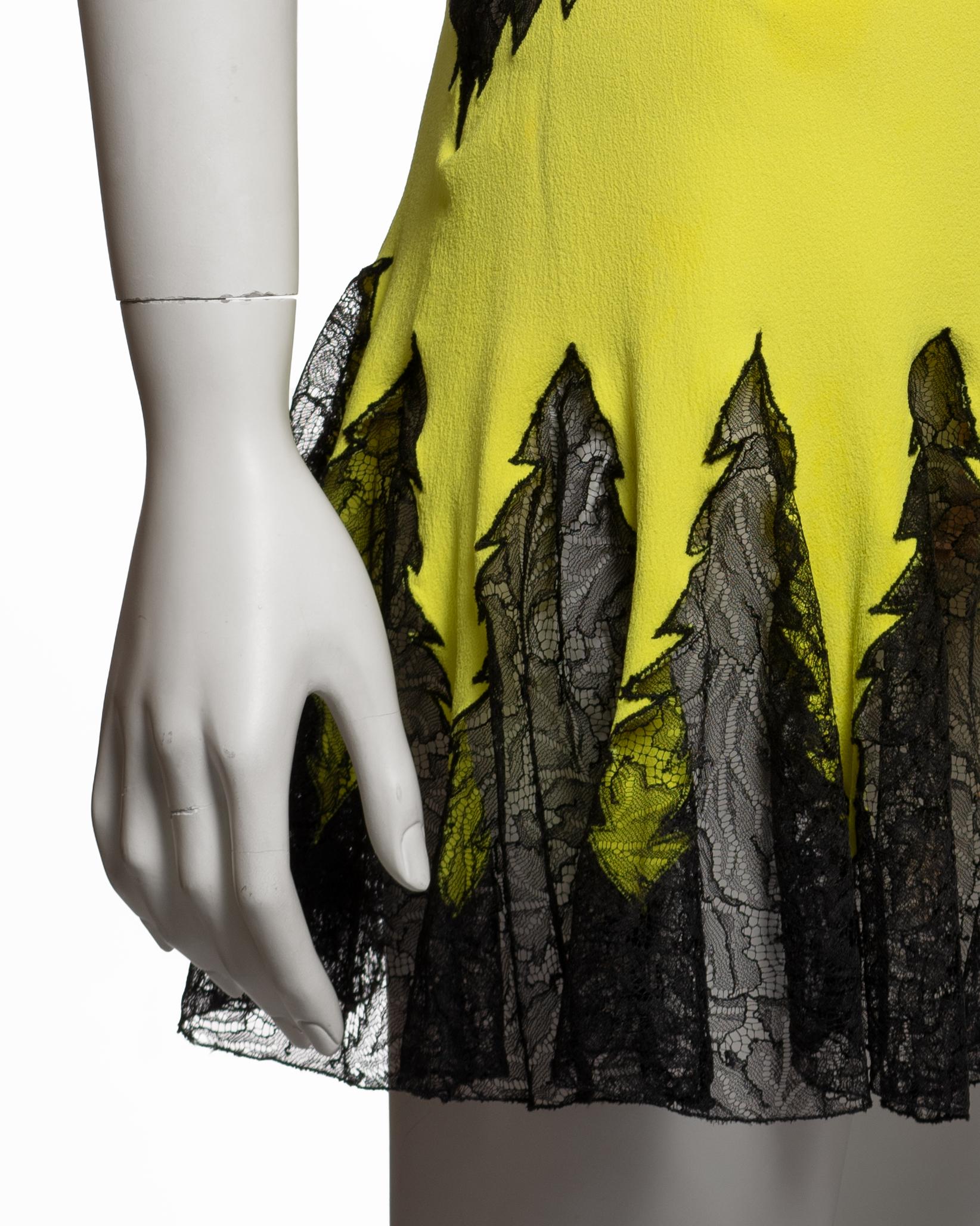 Mini Vestido Atelier Versace Couture de Seda Chartreuse y Encaje Negro, c. 2002 en venta 3