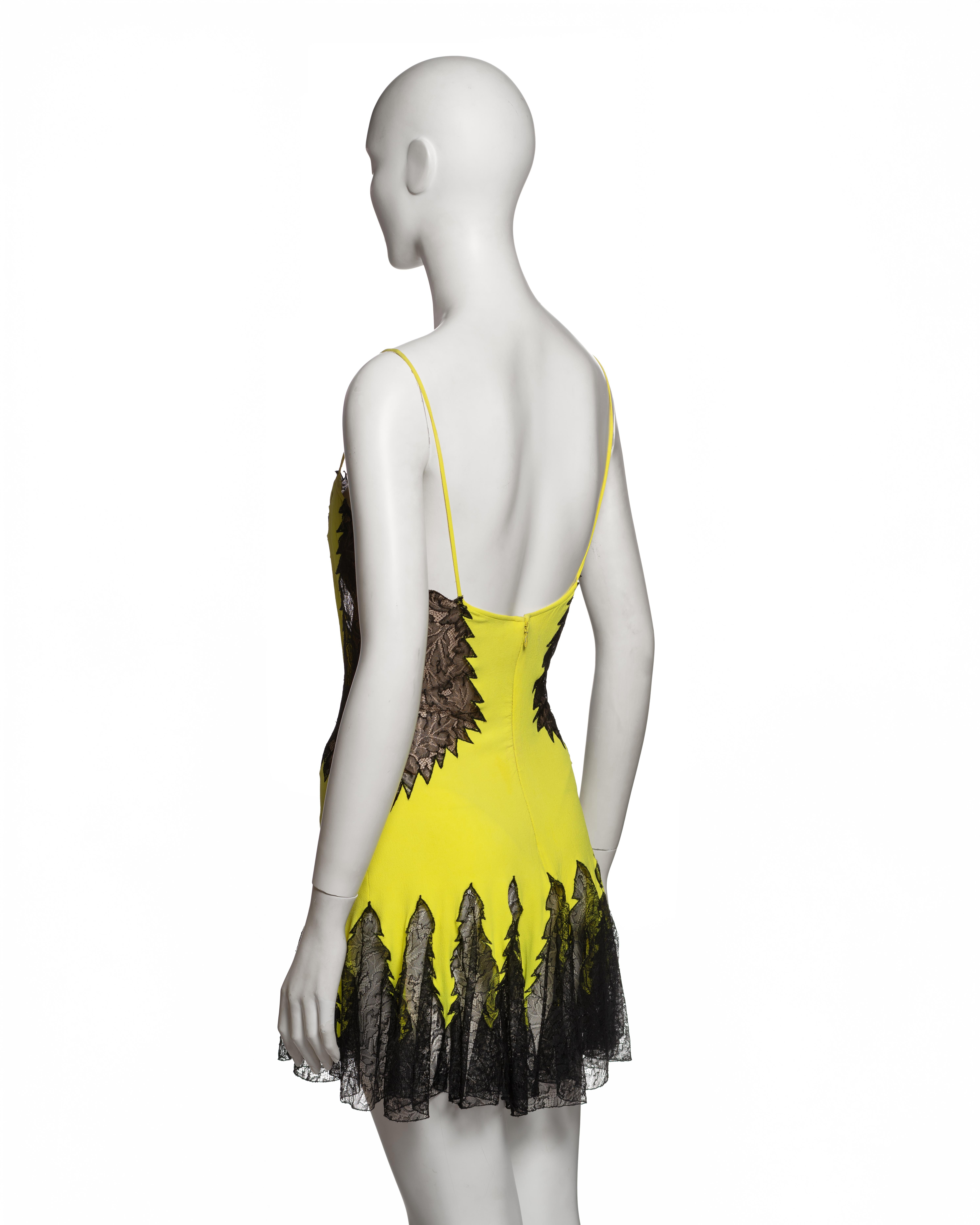 Mini Vestido Atelier Versace Couture de Seda Chartreuse y Encaje Negro, c. 2002 en venta 5