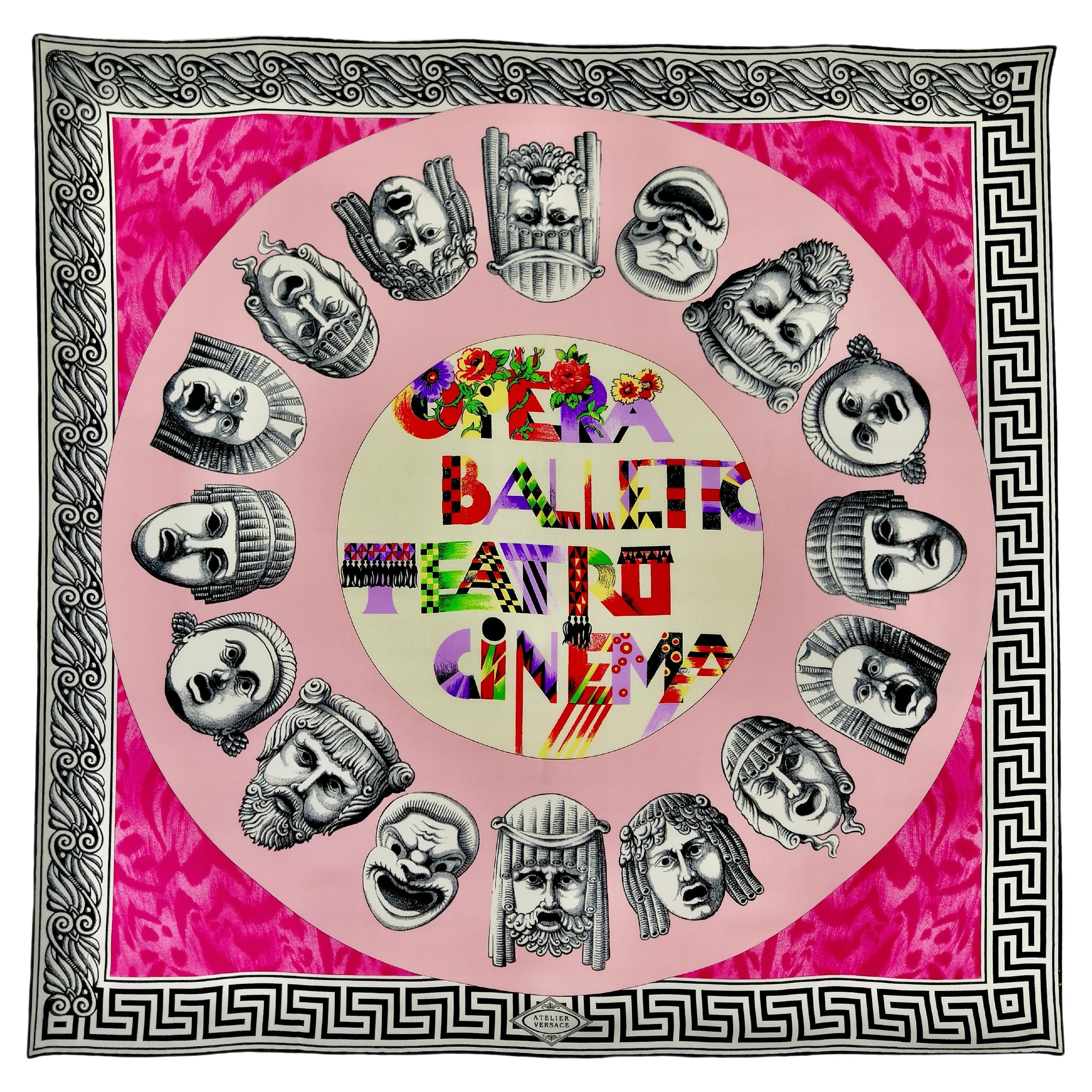 ATELIER VERSACE Foulard en soie avec masques grecs en vente