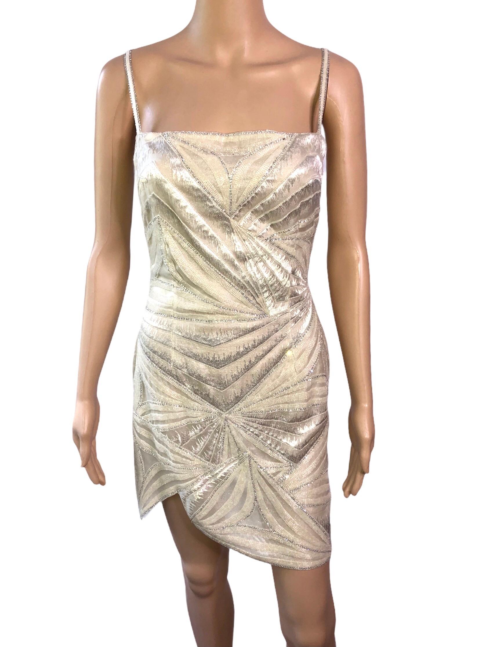 Atelier Versace by Gianni Versace Haute Couture F/W 1998 Embellished Sheer Cutout Mini Dress IT 42

Atelier Versace sleeveless mini dress featuring bead and rhinestone embellishments, tiered hem and concealed zip closure at back. 


