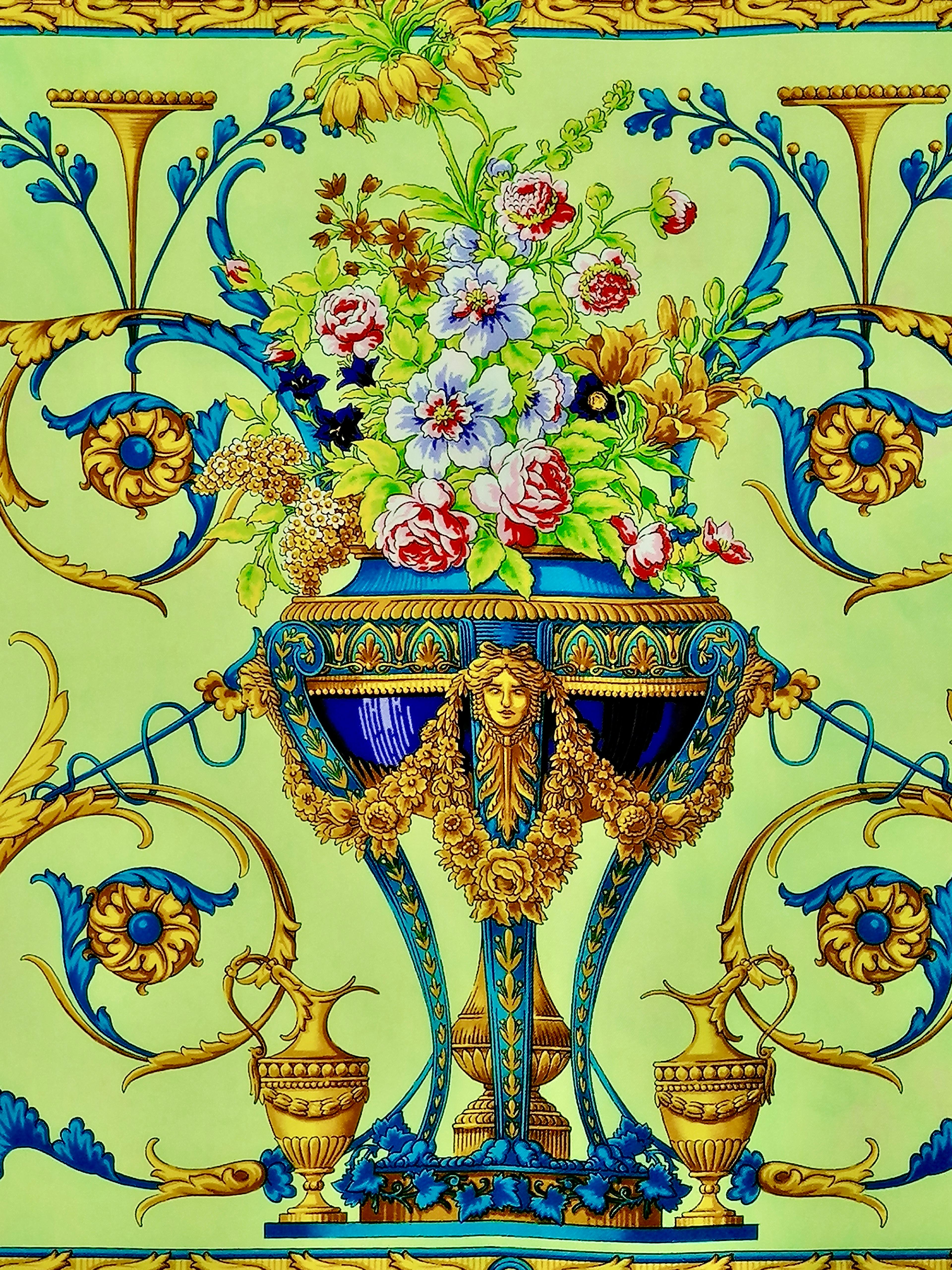 ATELIER VERSACE neoclassical floral triumph silk scarf In Good Condition For Sale In Rubiera, RE