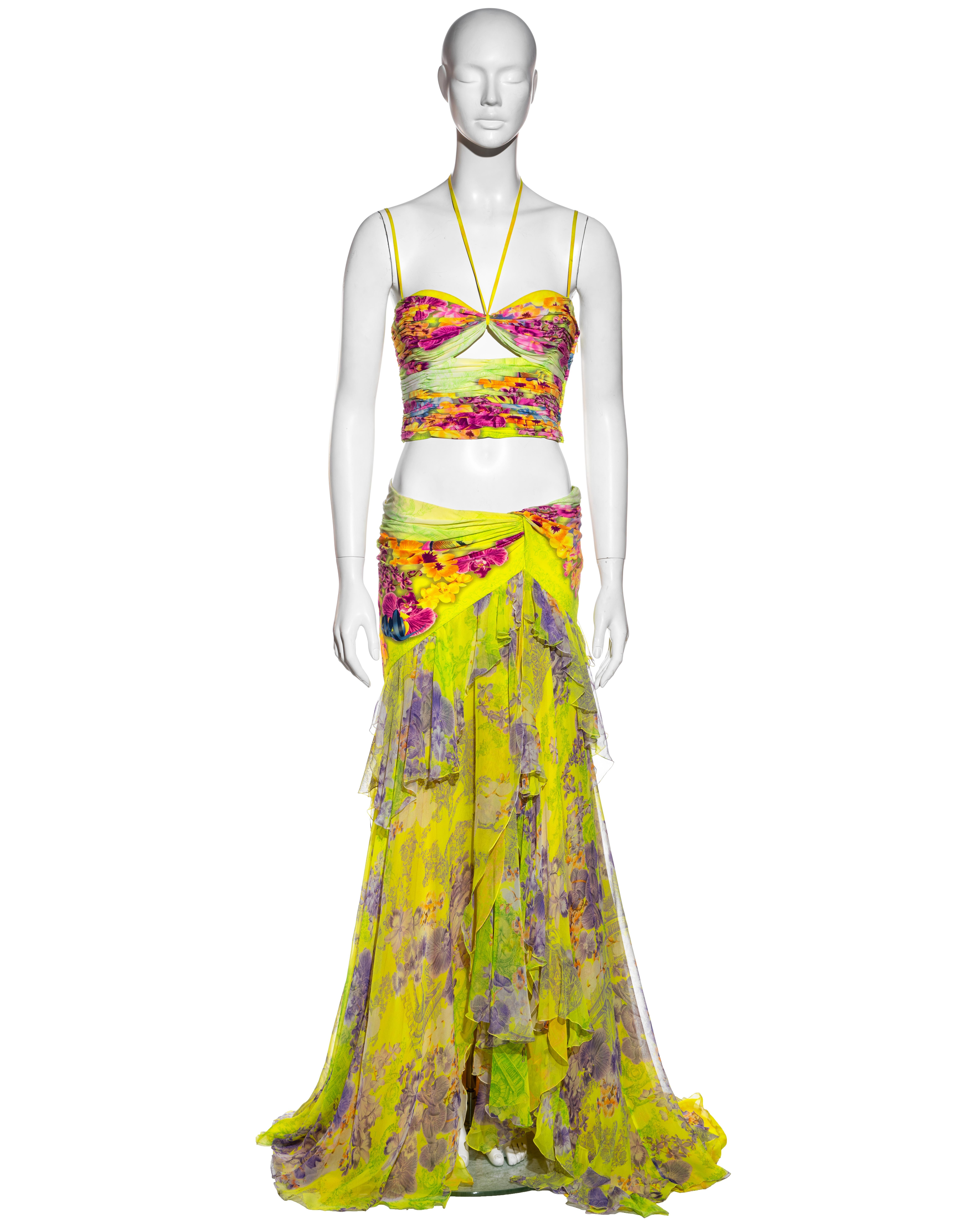 ▪ Atelier Versace couture neon coloured silk corset and maxi skirt set
▪ Halter-neck corset top with pleated bodice and cut-outs
▪ Ruffled maxi skirt with train and built-in shorts  
▪ Toile de Jouy and Hawaiian-style montage print 
▪ High leg slit