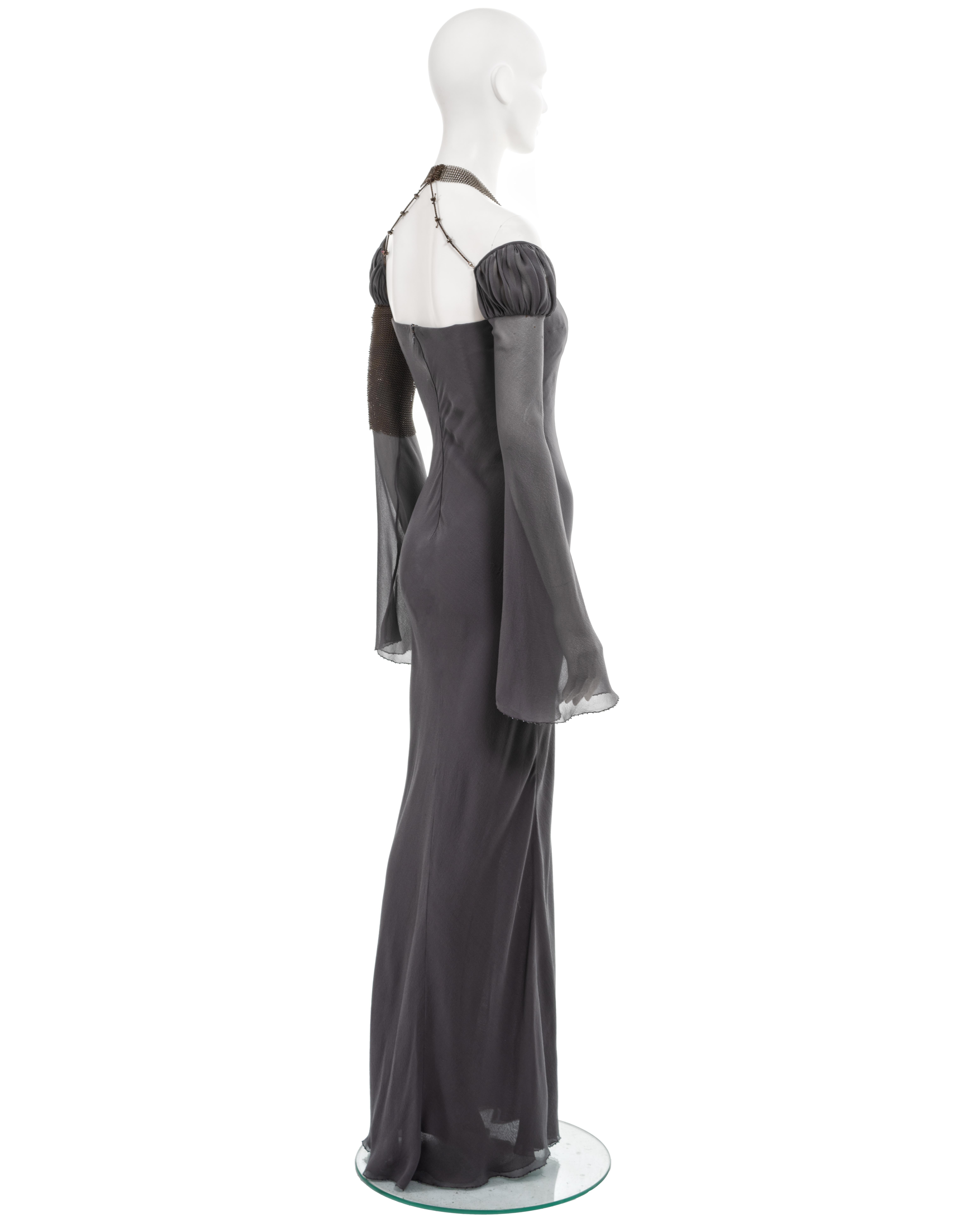 Atelier Versace Robe de soirée couture en soie et cotte de mailles gris acier, 1998 en vente 9