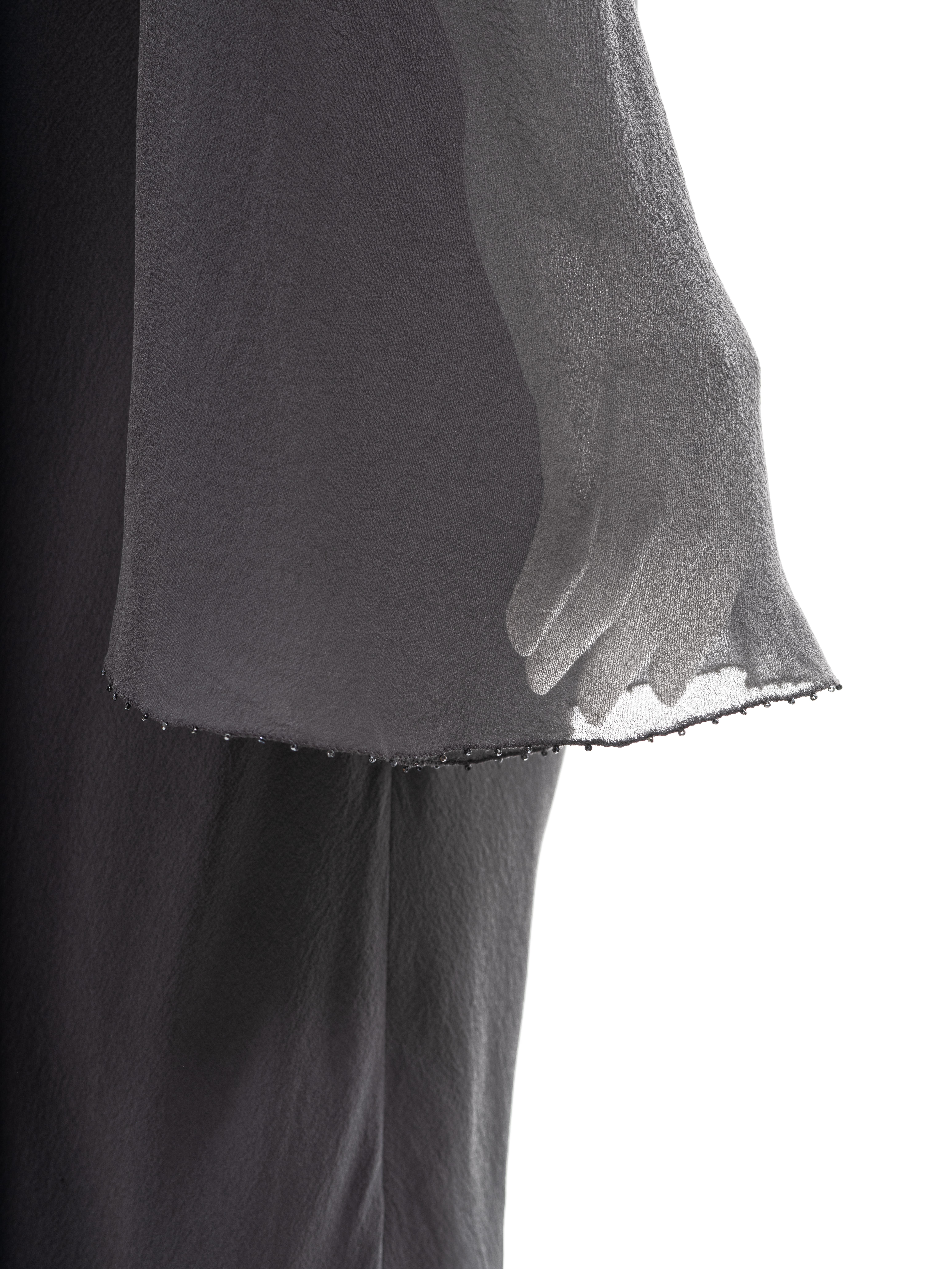 Atelier Versace Robe de soirée couture en soie et cotte de mailles gris acier, 1998 en vente 11