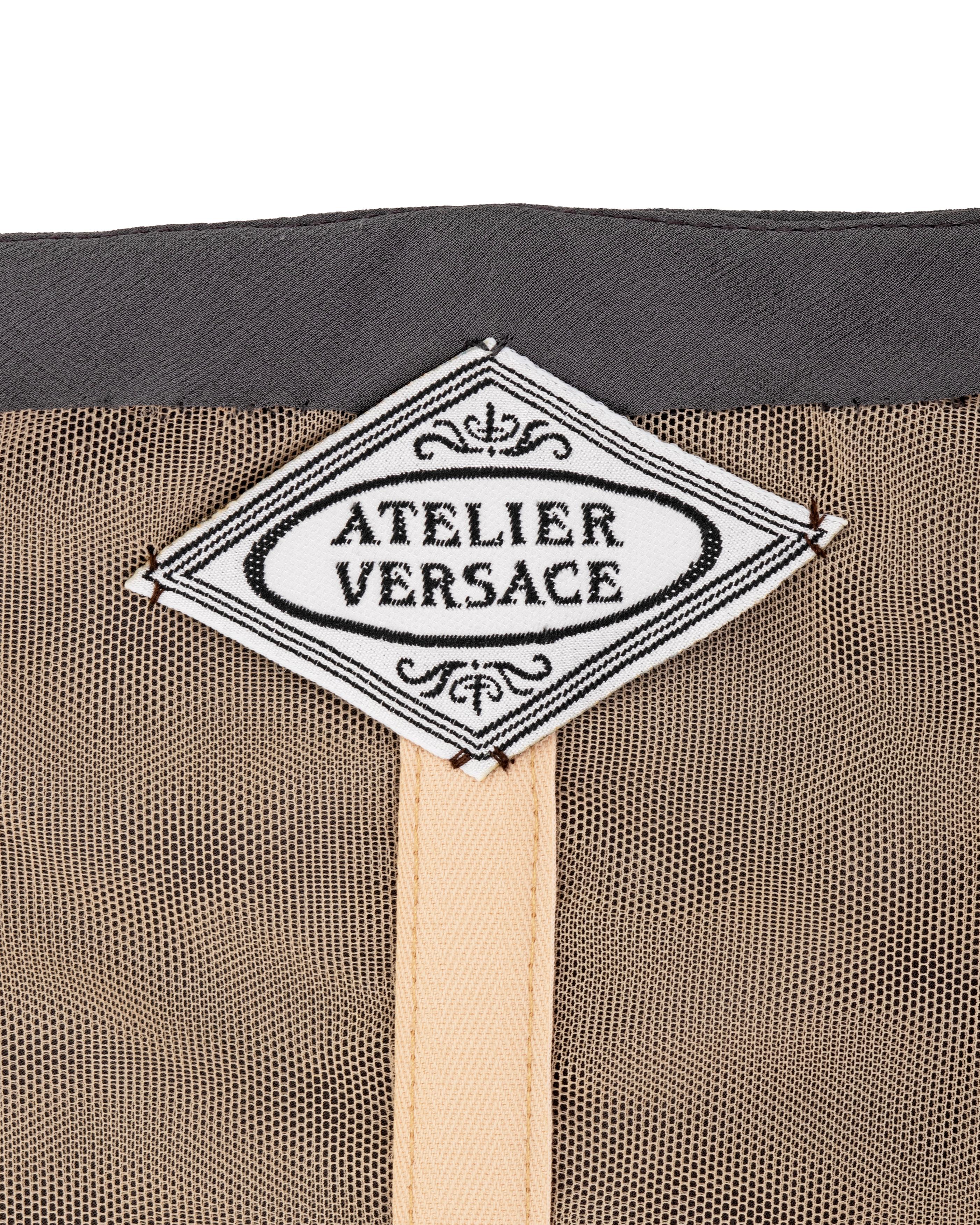 Atelier Versace Robe de soirée couture en soie et cotte de mailles gris acier, 1998 en vente 16