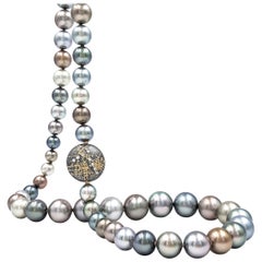 Collar Único Atelier Zobel Perla de Tahití Diamante Cierre de Moneda