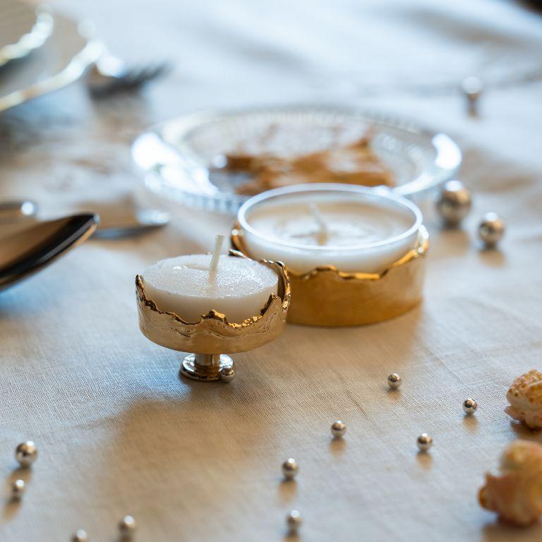 Organico moderno Atélis Small - Elegante portacandele in ottone dorato in vendita