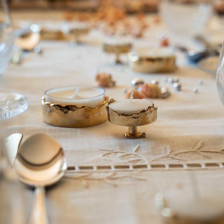 Portoghese Atélis Small - Elegante portacandele in ottone dorato in vendita