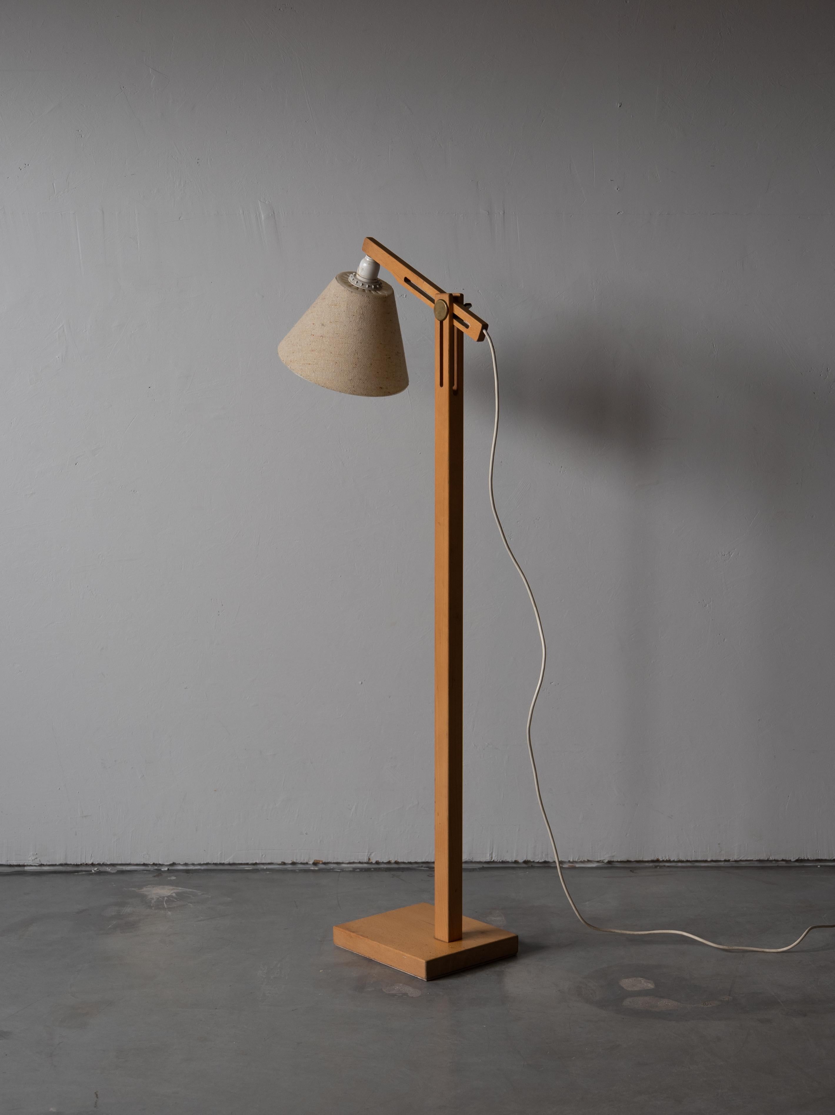 Late 20th Century Ateljé Lyktan, Adjustable Floor Lamp, Solid Oak, Brass, Fabric, Sweden, C. 1970s